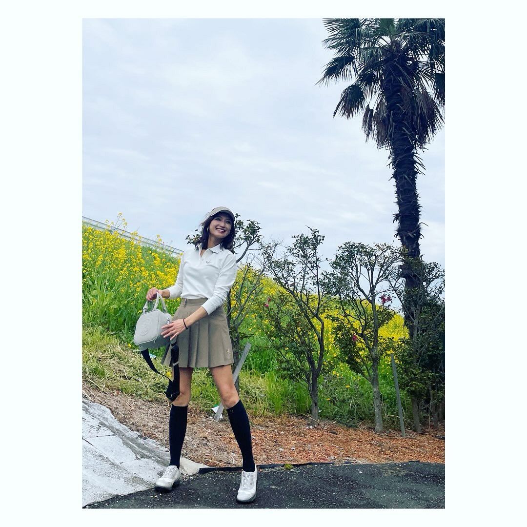 熟女　美脚 美熟女じゃなくて美女」〝奇跡の52歳〟望月理恵の大胆美脚見せコーデに感嘆の声「まだまだ10年はミニスカいける」「大学生みたい」「モッチー足ながっ」：「おっ！」でつながる地元密着のスポーツ応援メディア  西スポWEB OTTO!
