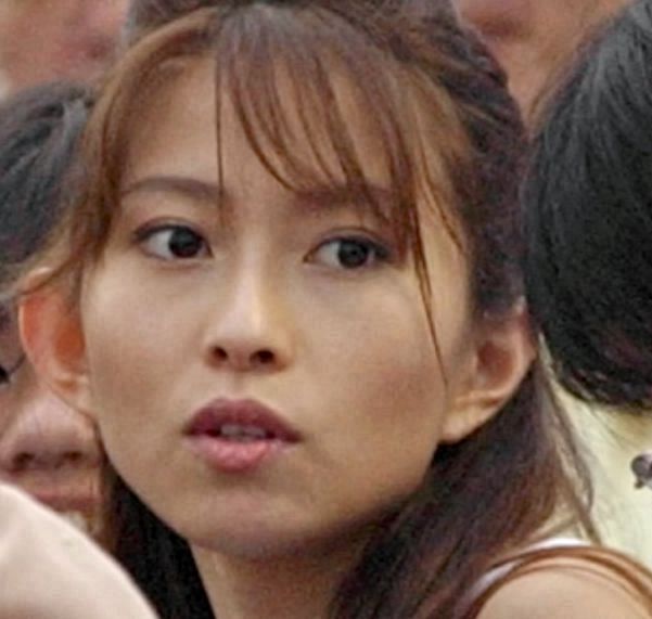 話入ってこない」芸能界引退から19年…榎本加奈子さんミニ丈パンツ姿で