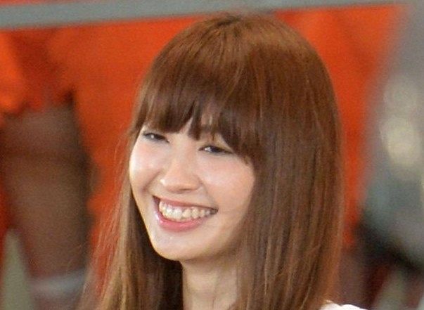 ベッドにダイブしてる」小嶋陽菜〝豪華旅〟ショットに反響「体型から富