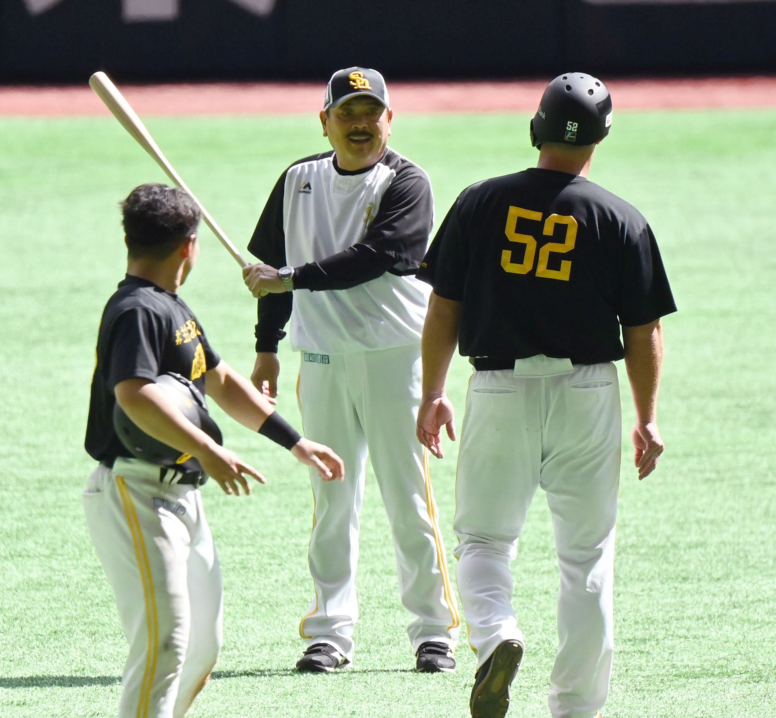 立浪和義選手フィギュア 投球ポーズ バット付き（中日・立浪和義