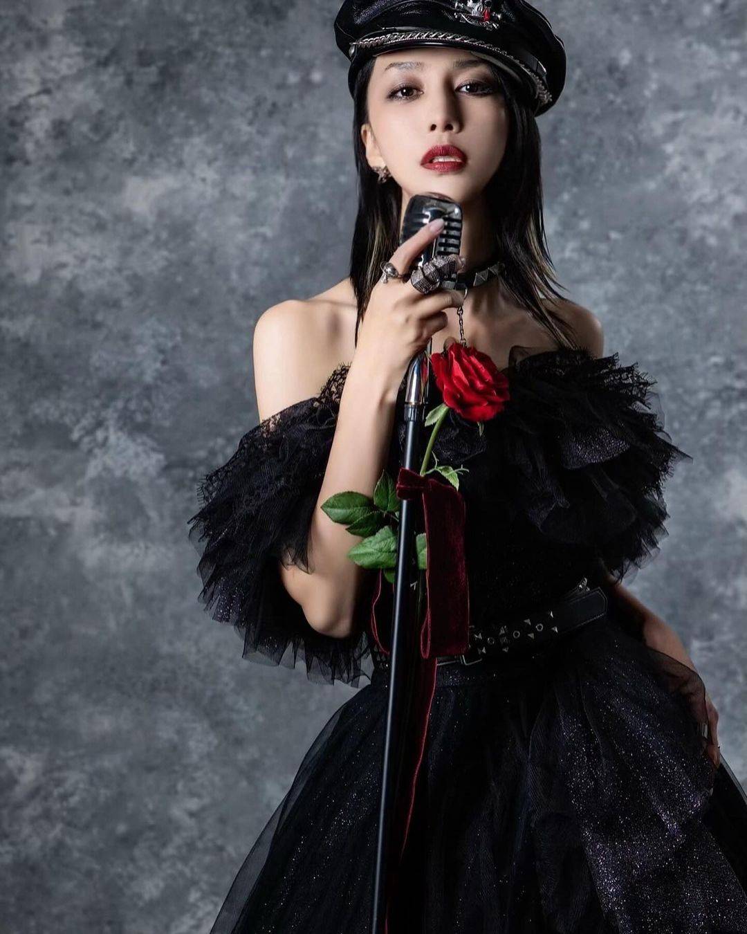 本家の破壊力凄まじい」よみがえる中島美嘉の「NANA」 スタジオでの