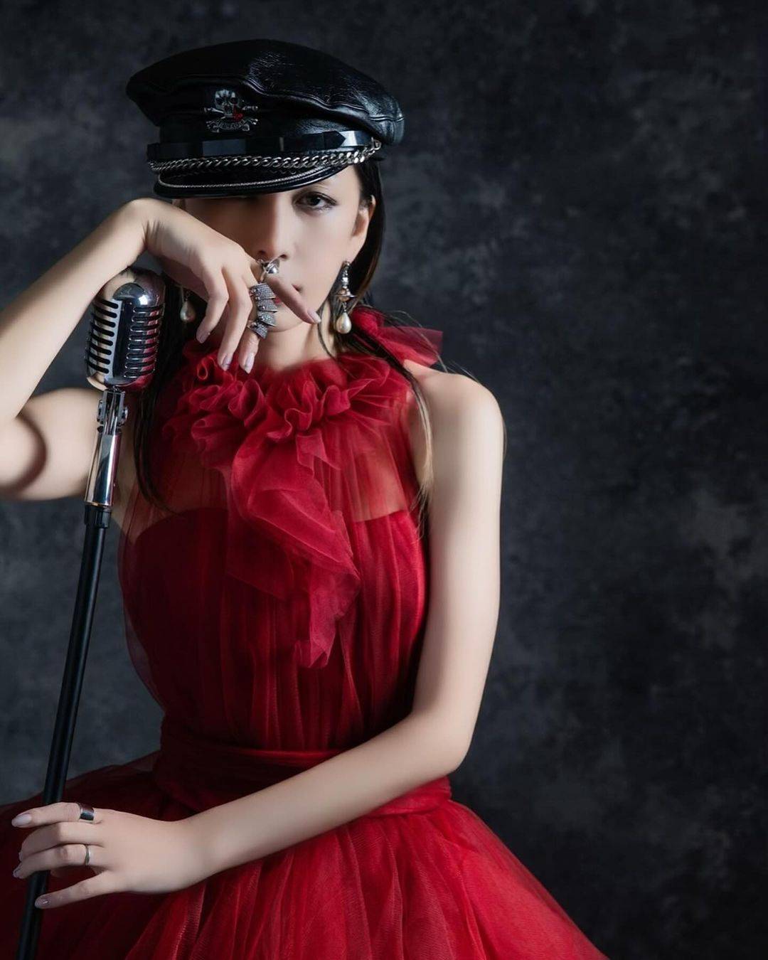 本家の破壊力凄まじい」よみがえる中島美嘉の「NANA」 スタジオでの