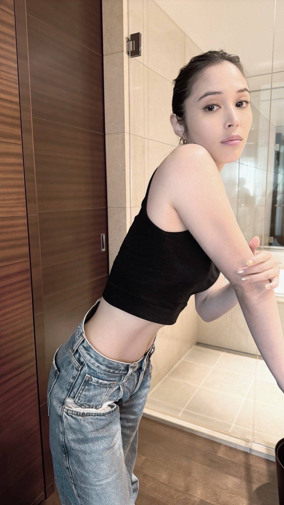 hirosearisu ほっっっっそ！」広瀬アリス〝美くびれ〟ショットに大反響「  お腹と背中がくっつくぞ」「お姉さん、細すぎます」「待ち受けにします」：「おっ！」でつながる地元密着のスポーツ応援メディア 西スポWEB OTTO!