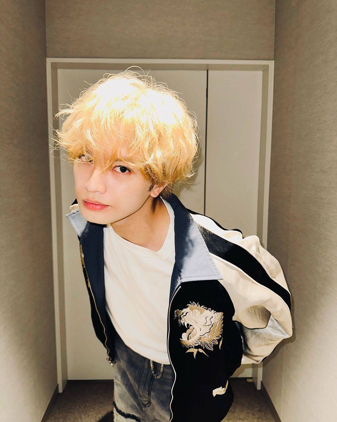 中島健人がギャルみ溢れる金髪で韓国アイドルのSHINeeを⁉ファン