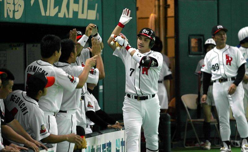【激レア】ホークス時代の井口資仁(前ロッテ監督)のバッティンググローブ 激レア】ホークス時代の井口資仁(前ロッテ監督)のバッティング
