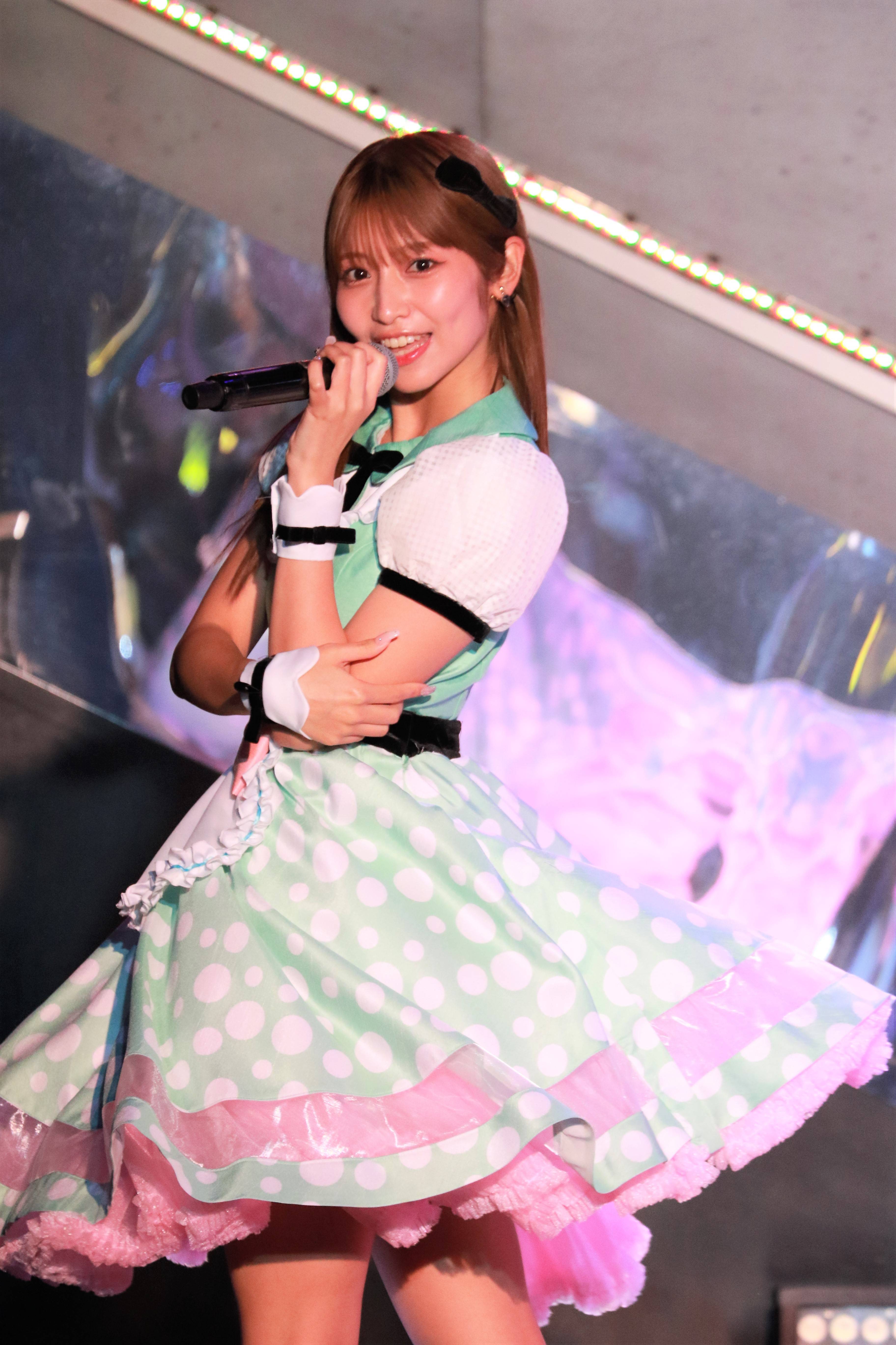 HKT48山下エミリー卒業、3期全員で祝福！ なこみくも駆けつけた