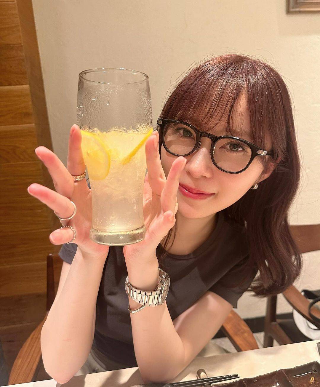 時計、ブレスレット、指輪、凄い数」指原莉乃の〝ほろ酔い〟ショットが