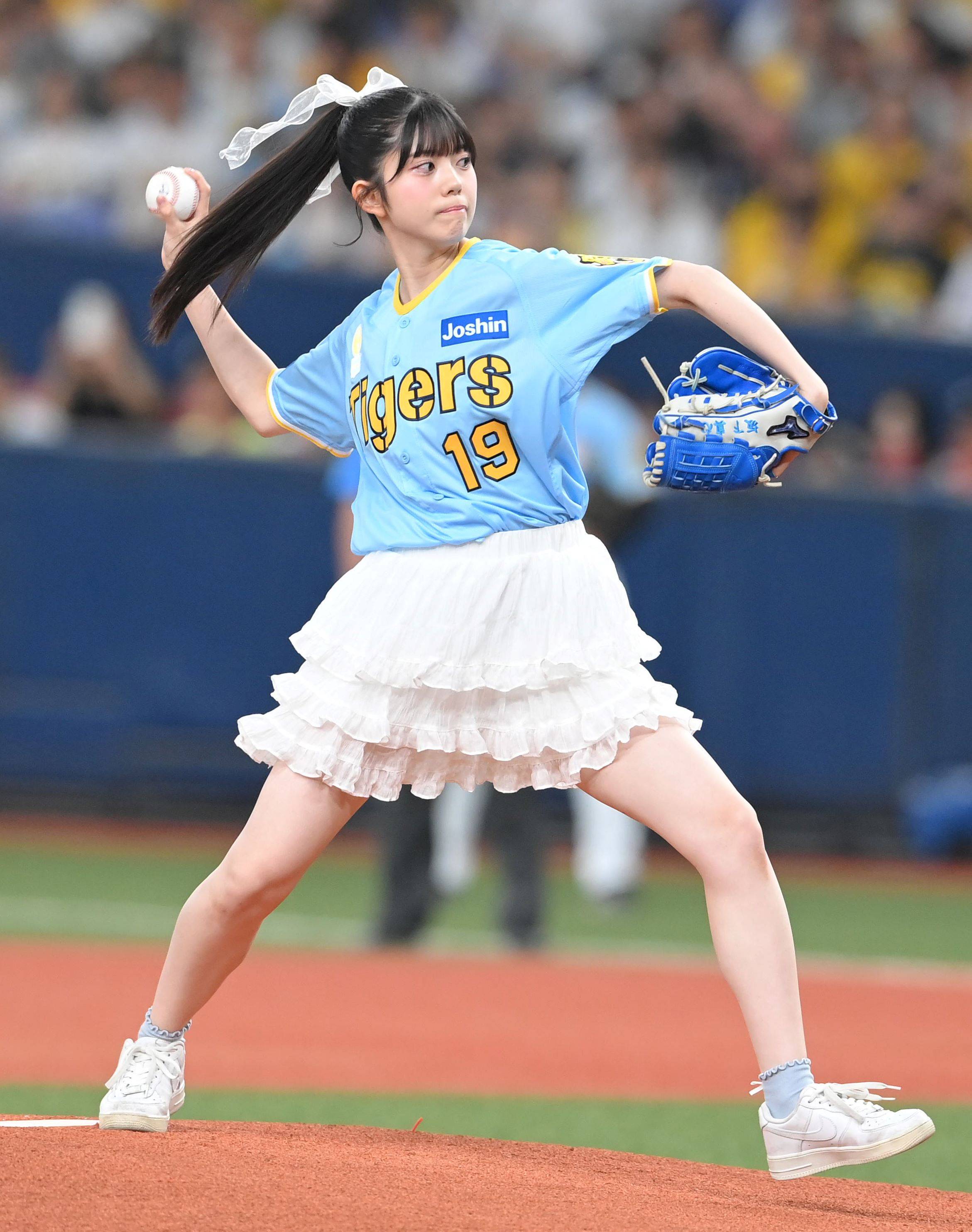 琉球アイドル　ミニスカ 19歳美女、ふわふわ超ミニスカ姿で〝ヒヤリ〟予想外の展開に「ビュッと出たね」「見た目とは違って…」とファンもビックリ：「おっ！」でつながる地元密着のスポーツ応援メディア  西スポWEB OTTO!