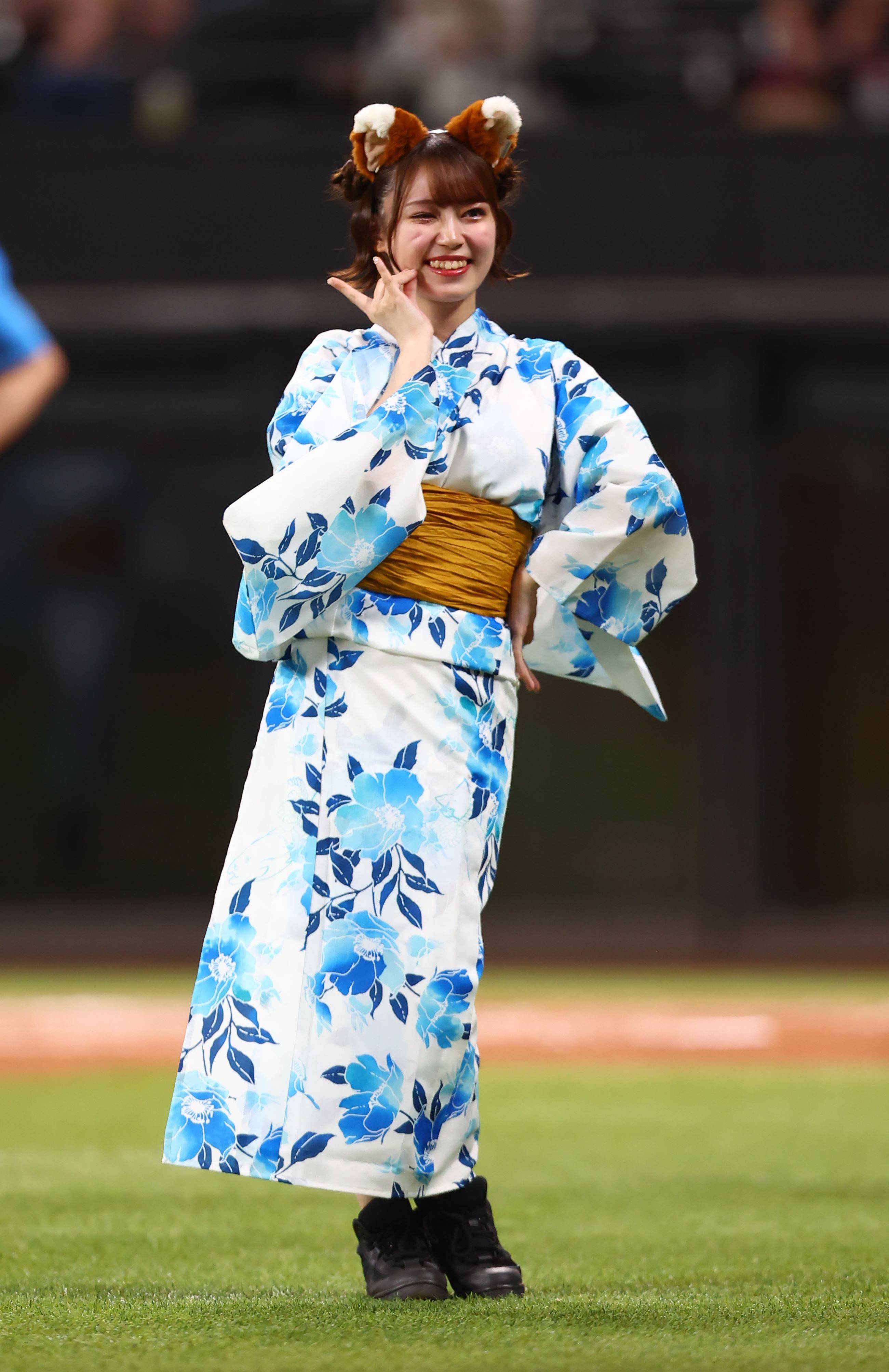 可愛いにもほどがある」ファイターズガール〝きつね浴衣〟の中に