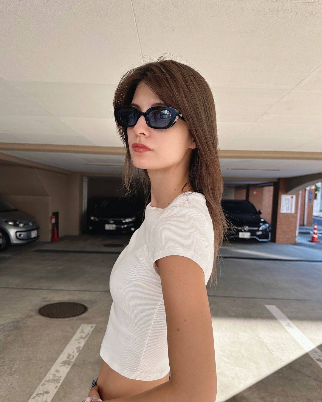 ウエストほそっ！ マギーの美スタイル際立つヘソ出しショットに「T