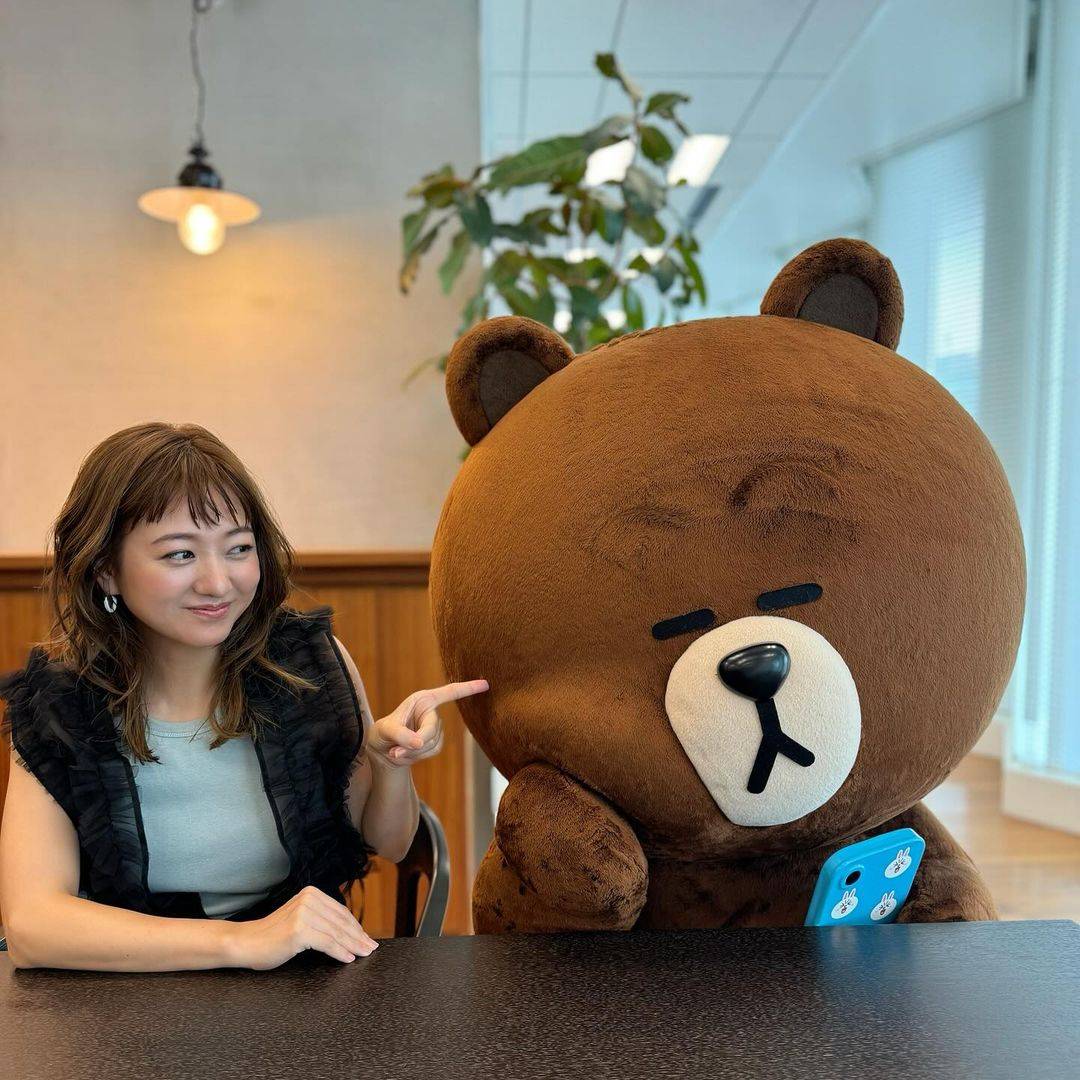 元AAA伊藤千晃、前髪バッサリ〝オン眉イメチェン〟にファン大