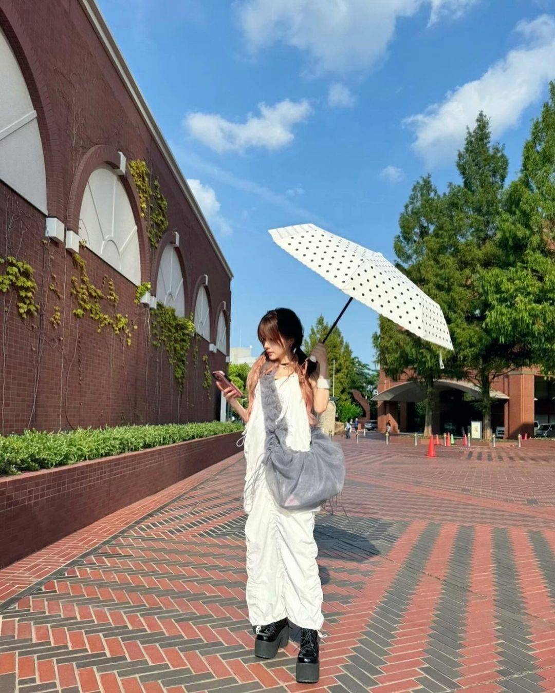 奇跡の美少女妊婦 妊婦なめてる」「余計なお世話」人気歌手〝厚底ブーツ〟に物議 妊娠発表から2カ月の近影投稿に波紋：「おっ！」でつながる地元密着のスポーツ応援メディア  西スポWEB OTTO!