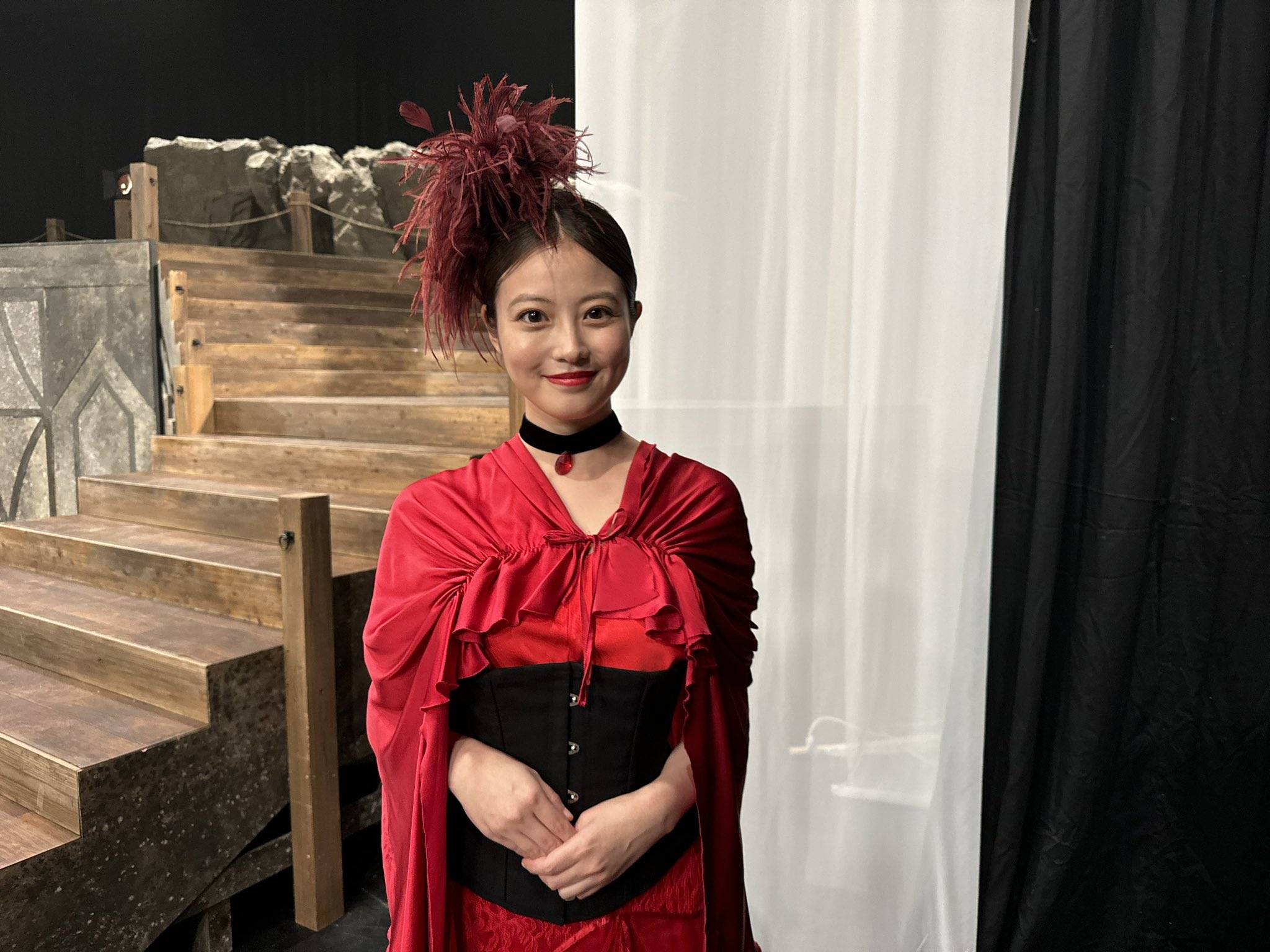 今田美桜〝赤いパイナップルヘア〟が大反響「赤ドレス似合う