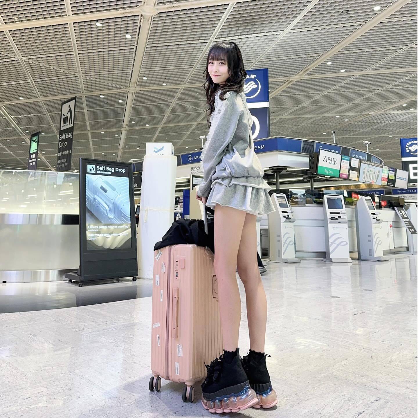 街角綺麗な足 長身アイドルの〝なが~い足〟写真が話題に「いつもながら長い」「2メートルぐらい?」「加工アプリ?」:「おっ!」でつながる地元密着のスポーツ応援メディア 西スポWEB OTTO!