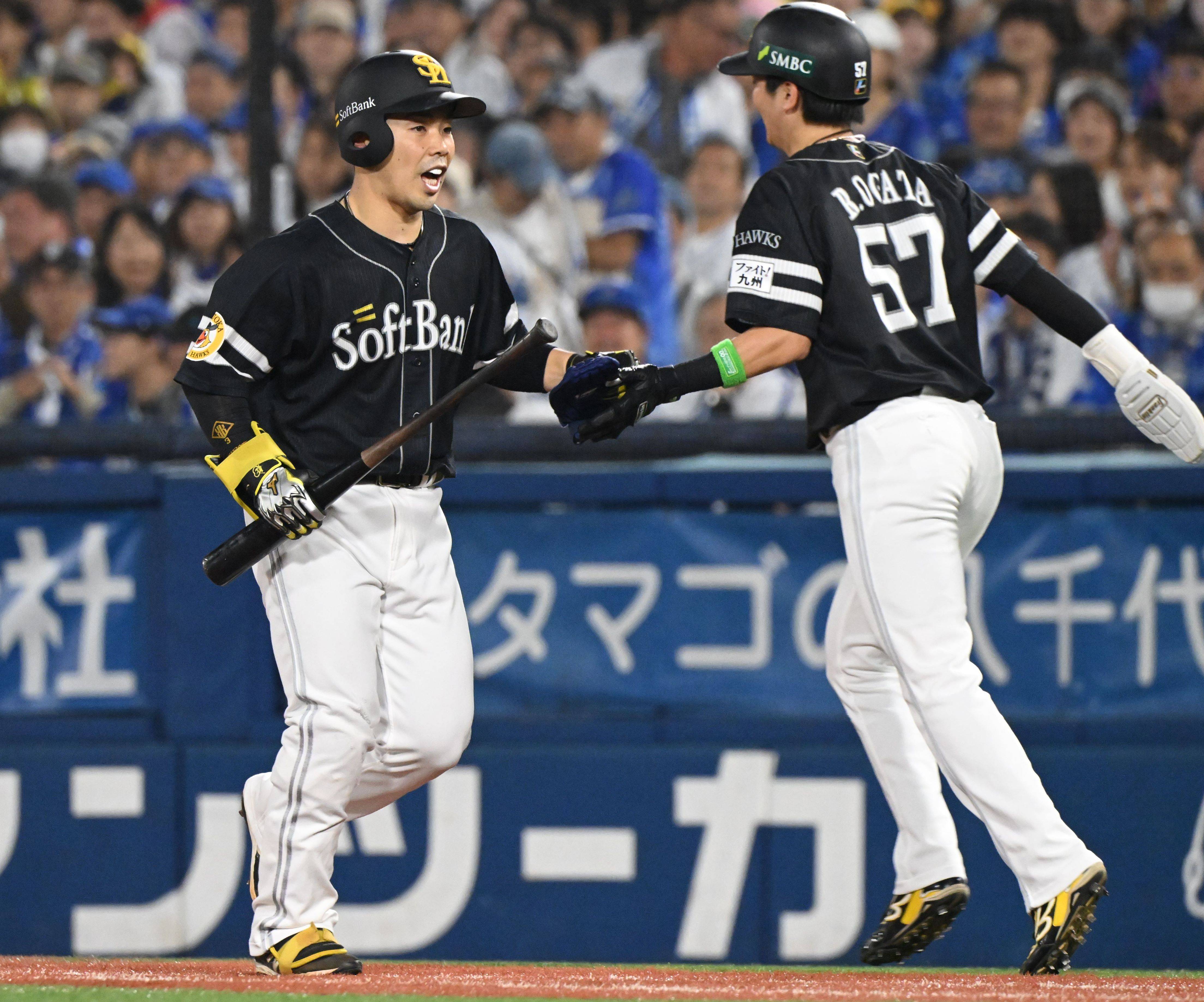 ソフトバンク近藤健介が〝1秒〟出場 代打で登場も即申告敬遠→一塁到達