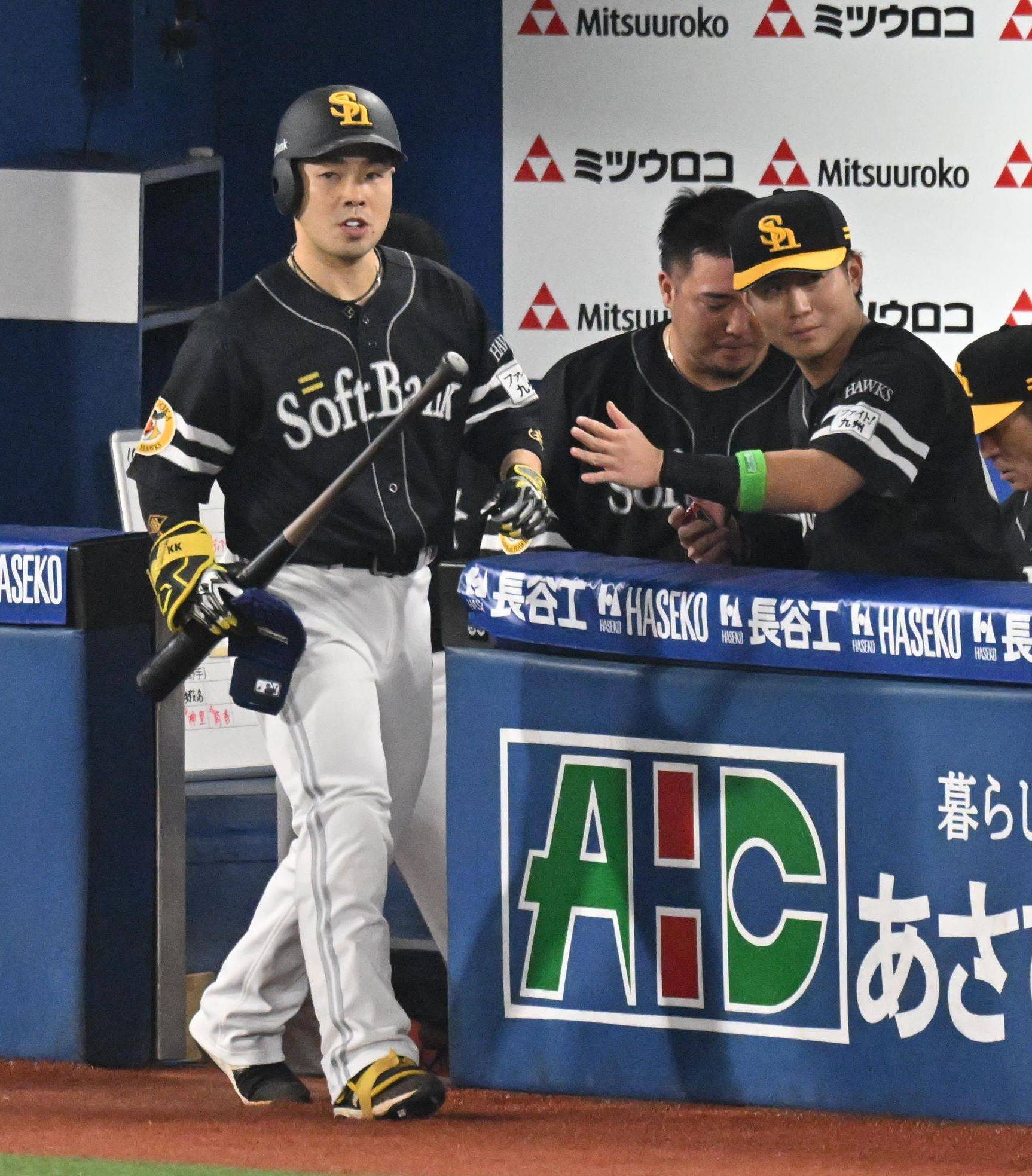 ソフトバンク近藤健介が〝1秒〟出場 代打で登場も即申告敬遠→一塁到達