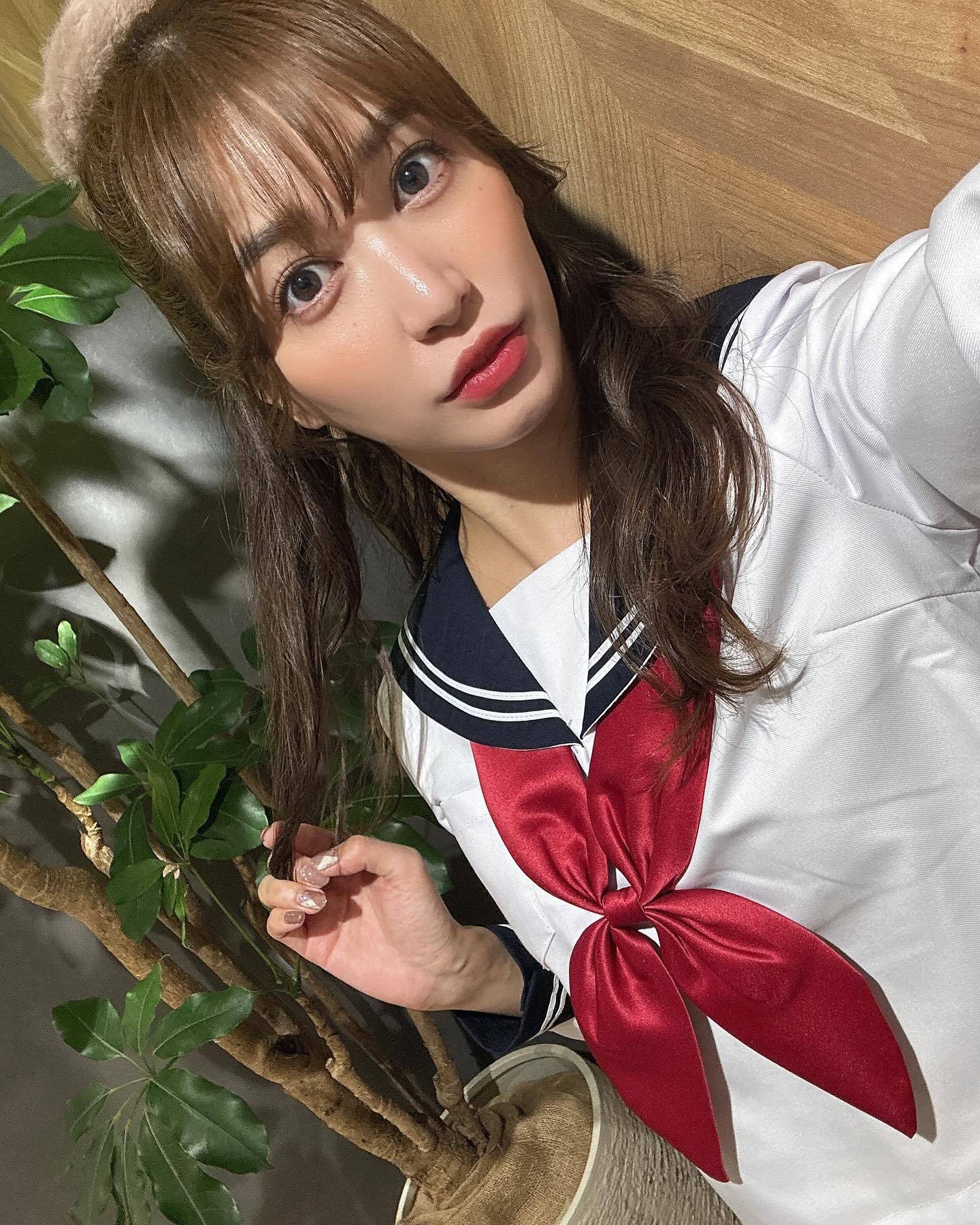 女子高生　顔胸　自撮り 