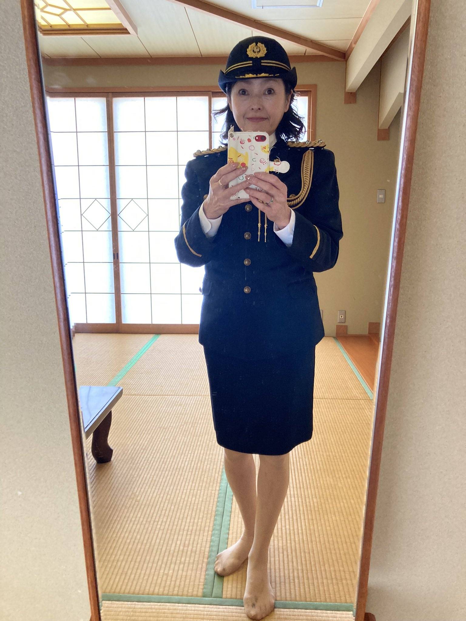 徳永玲子ポートレート 福岡の朝の母〟の警官姿が話題「妙に似合いますね」「素敵です」：「おっ！」でつながる地元密着のスポーツ応援メディア 西スポWEB OTTO!
