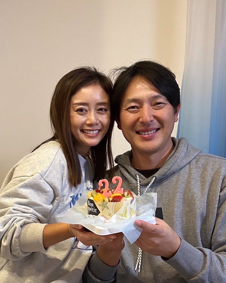 人妻まどか 岩隈久志氏の美人妻・まどかさん「10代で出逢った私たち」結婚22周年2ショットに反響「親友のよう」と夫婦愛を伝える：「おっ！」でつながる地元密着のスポーツ応援メディア  西スポWEB OTTO!