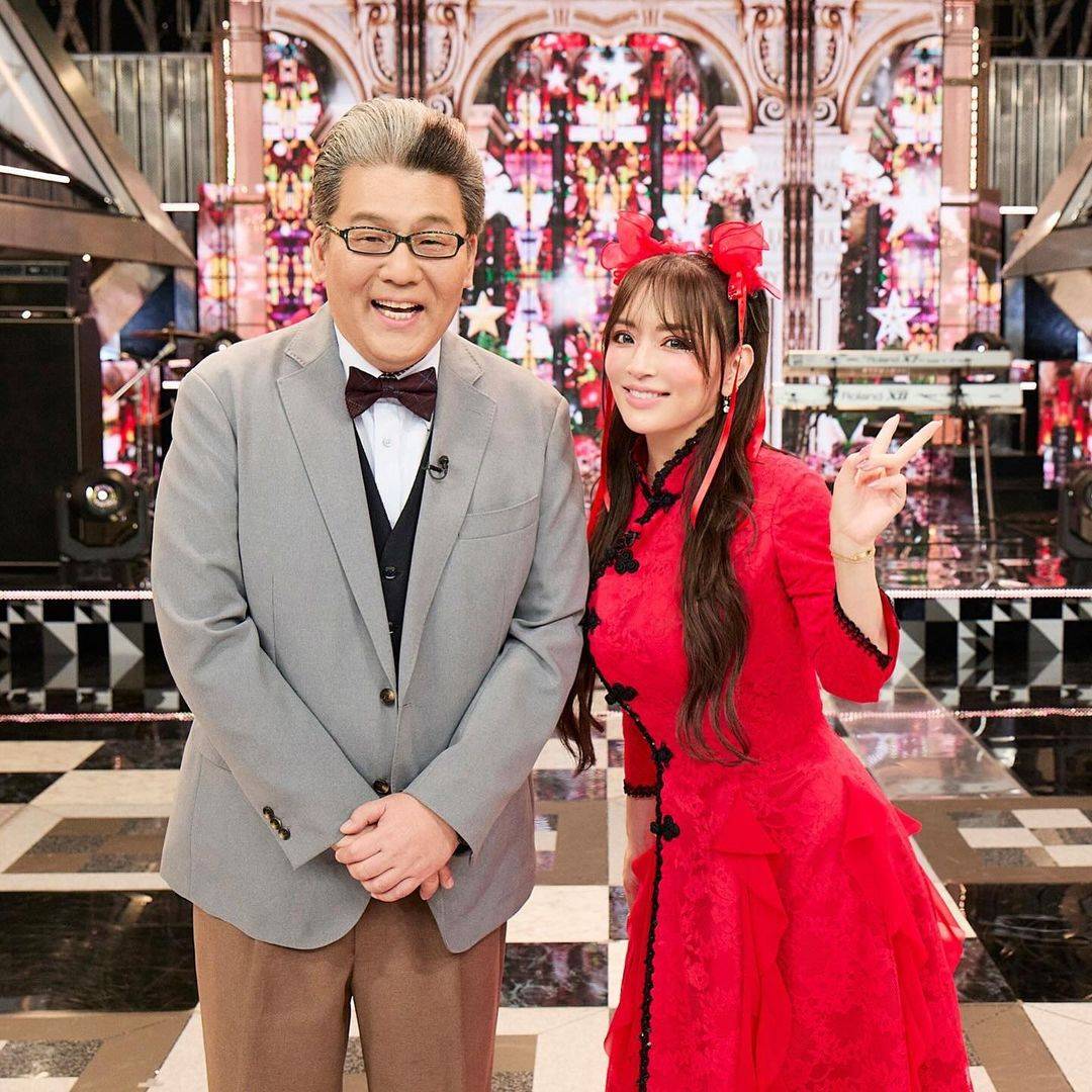 浜崎 あゆみ 学生 ピース 写真