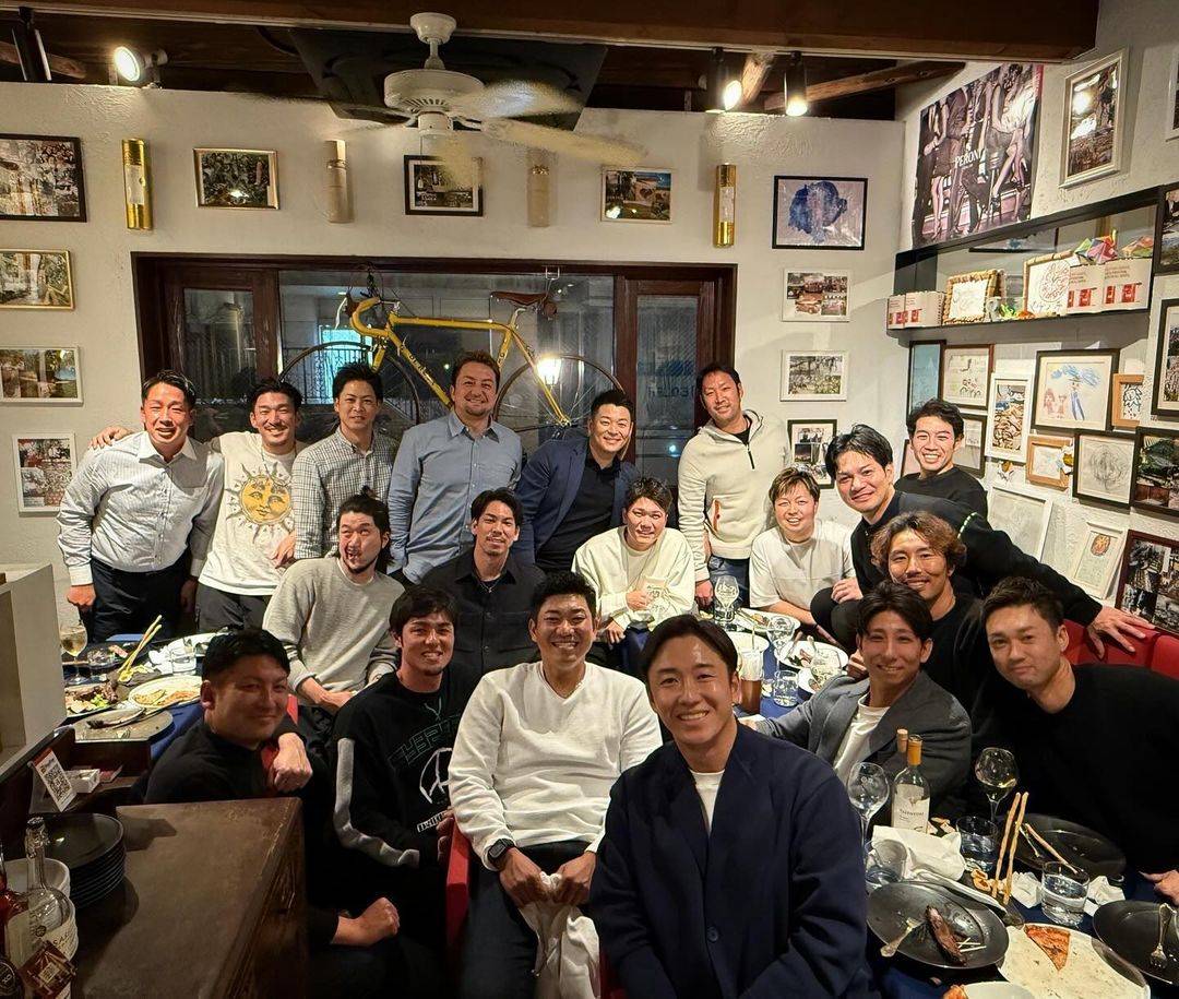 黄金世代〟1988年組・集合写真が話題に  斎藤佑樹さんやメジャー投手、今季引退選手など豪華メンバーが集う：「おっ！」でつながる地元密着のスポーツ応援メディア 西スポWEB OTTO!