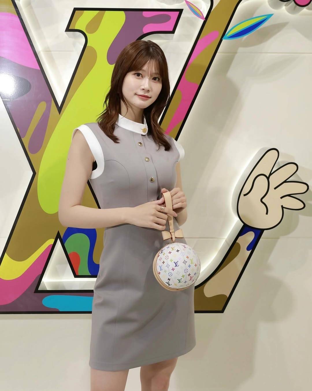 めるる  太もも 