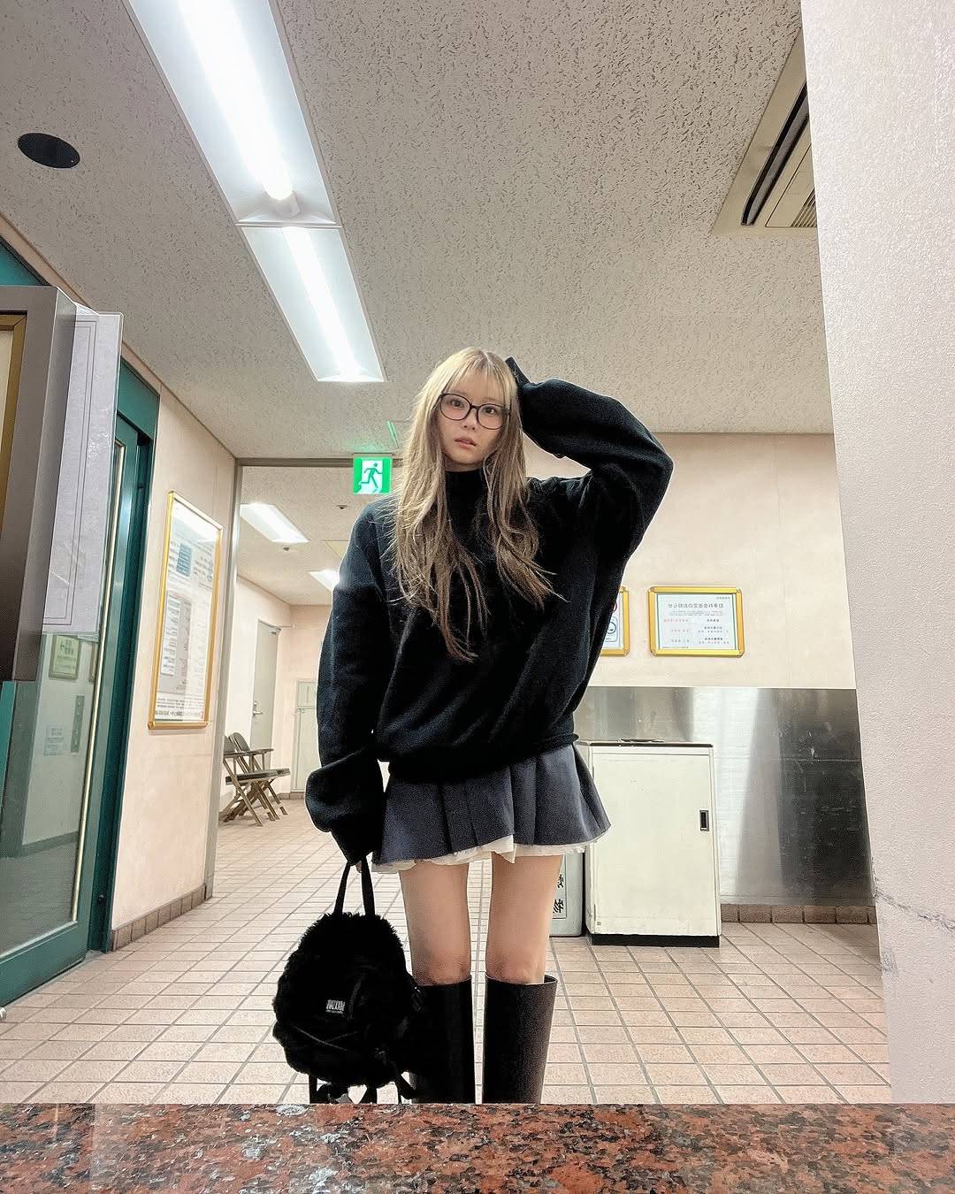 ドキドキしながら…」36歳重盛さと美の〝セクシーミニスカ