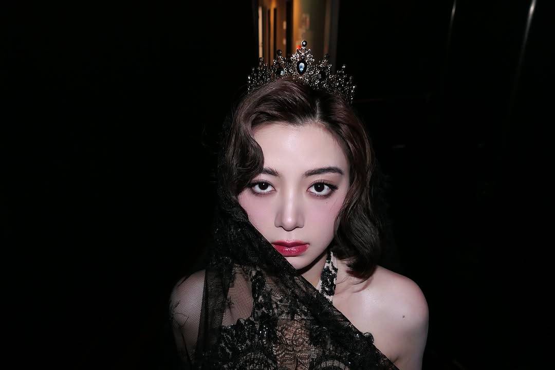 28歳女優〝女神〟プリンセス風ショットに「美しすぎ」「めっちゃ