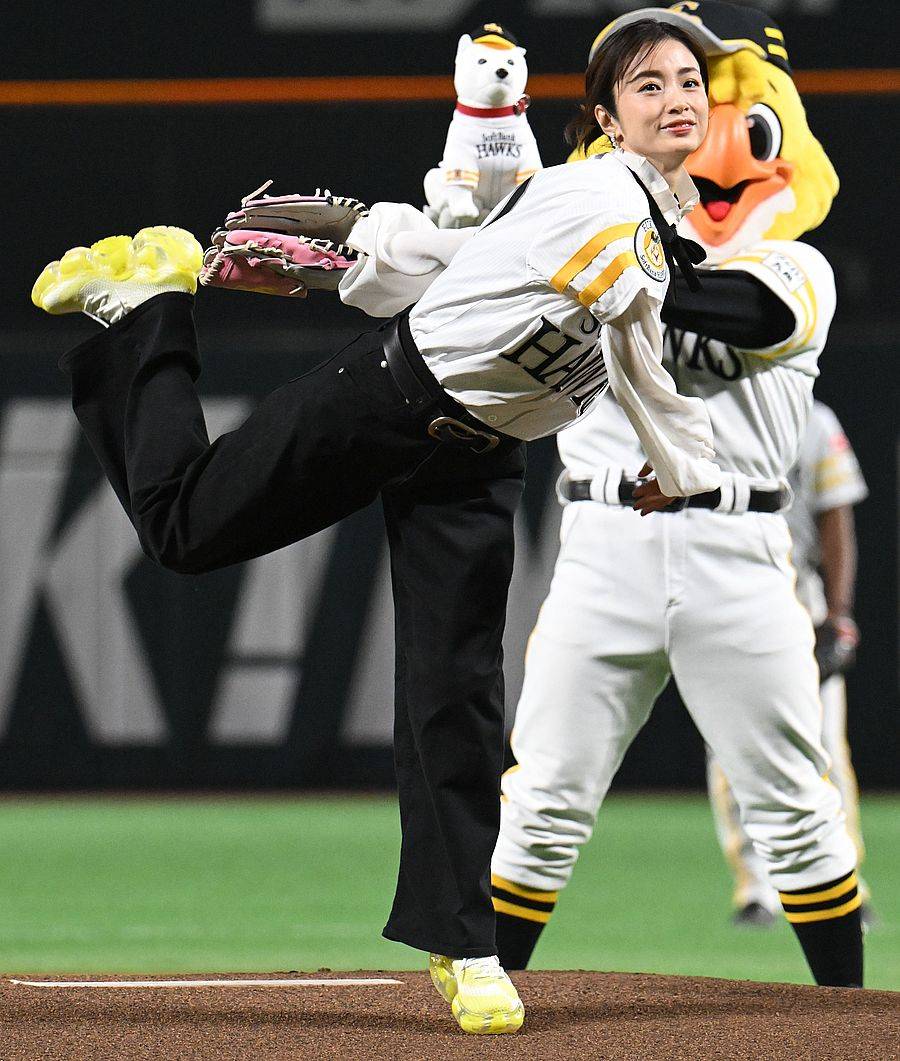 上戸彩　サインボール　始球式 上戸彩さん18年ぶり美しすぎる始球式 完全投球からまさか…ロッテ