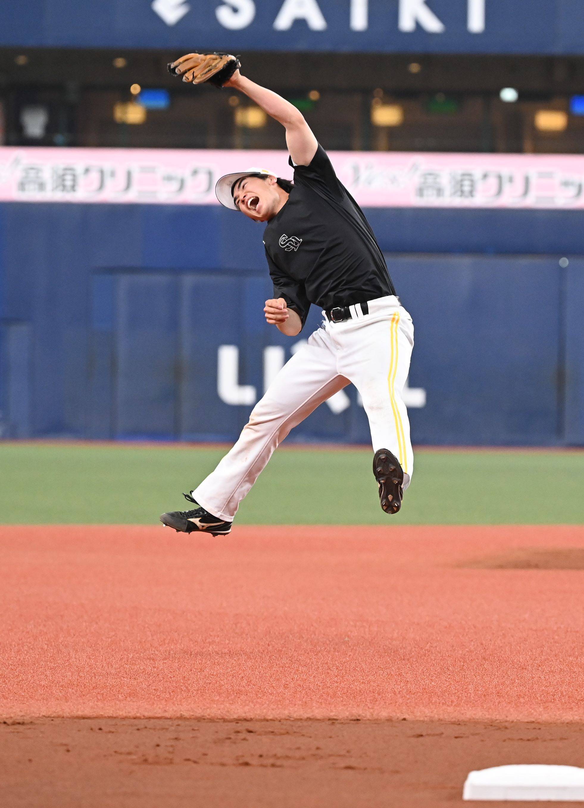 山川穂高逆転3ラン！ 8回意地の4連打から大逆転 柳田悠岐も