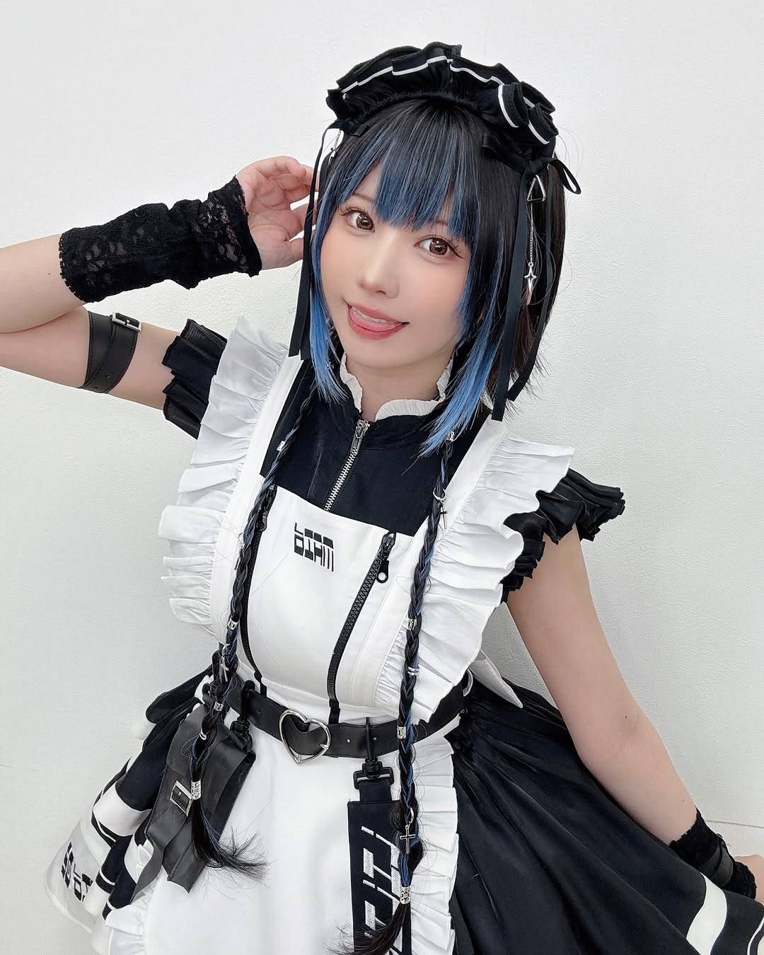 　コスプレ　食い込み 