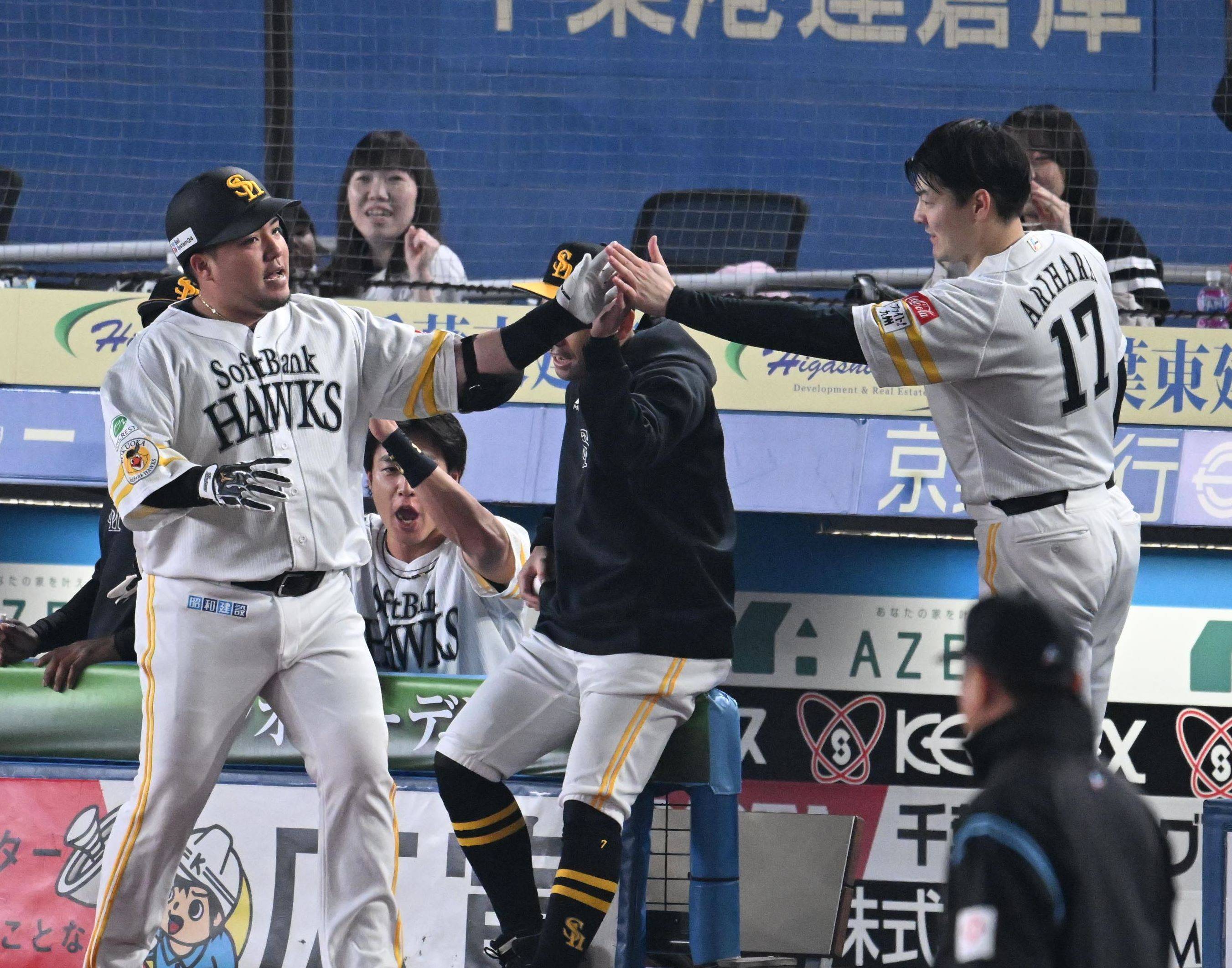若鷹ガチャ　山川穂高　柳田悠岐　レア 若鷹ガチャ 山川穂高 柳田悠岐 レア - メルカリ