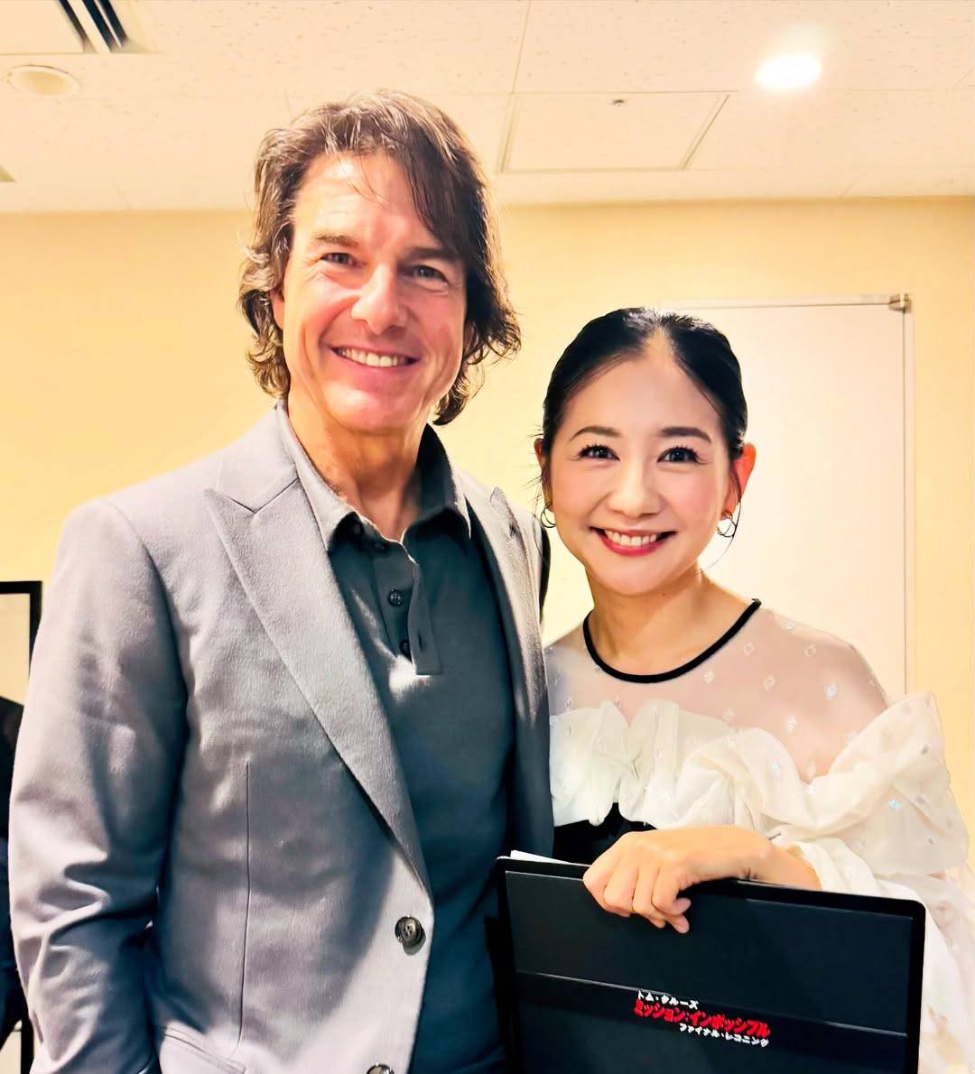 TOM 逆さ撮り お父様に似てる」世界的トップスターと関根麻里の2ショットにツッコミ「ラビィパパかと思った」などの声（西スポWEB  OTTO!）｜ｄメニューニュース（NTTドコモ）