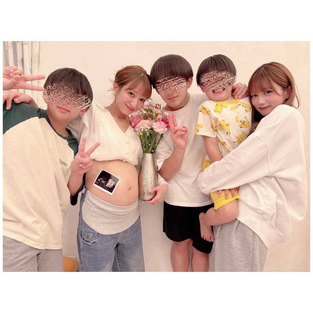 人妻T子 何で腹出してるの」辻希美の家族〝7ショット〟が話題「家族のお手本だよね」「ホントに世界一幸せ感がありますね」（西スポWEB  OTTO!）｜ｄメニューニュース（NTTドコモ）