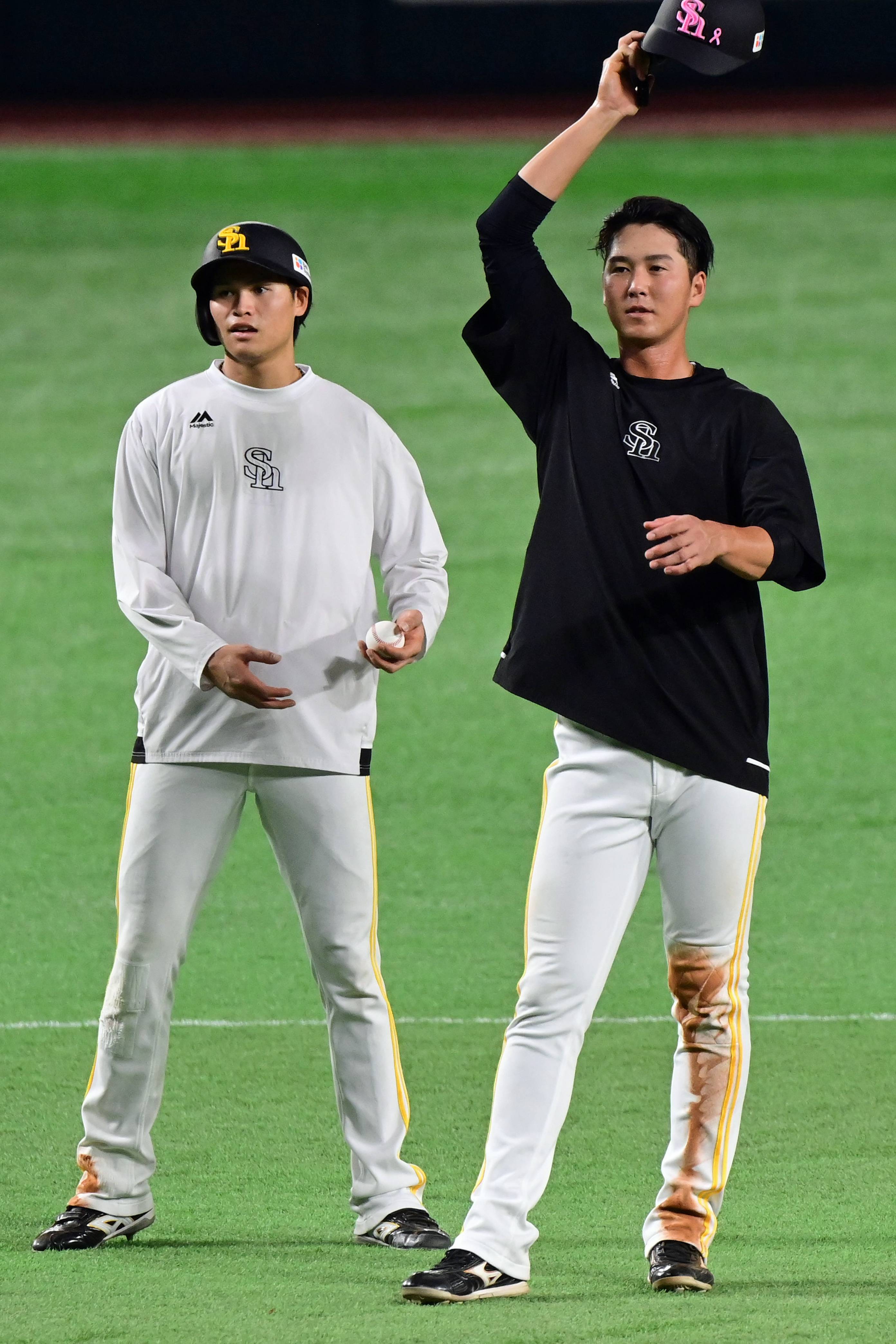 ピンクに包まれた1日 始球式・高杉真宙は渾身ガッツ