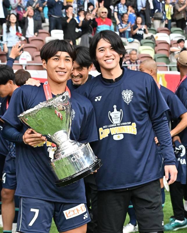 金森良泰　「瑞鳥華」　フレスコ画Ｆ１０号　画面右下・キャンバス裏に直筆サイン有り Amazon.co.jp: 金森良泰 「瑞鳥華」 フレスコ画F10号 画面右