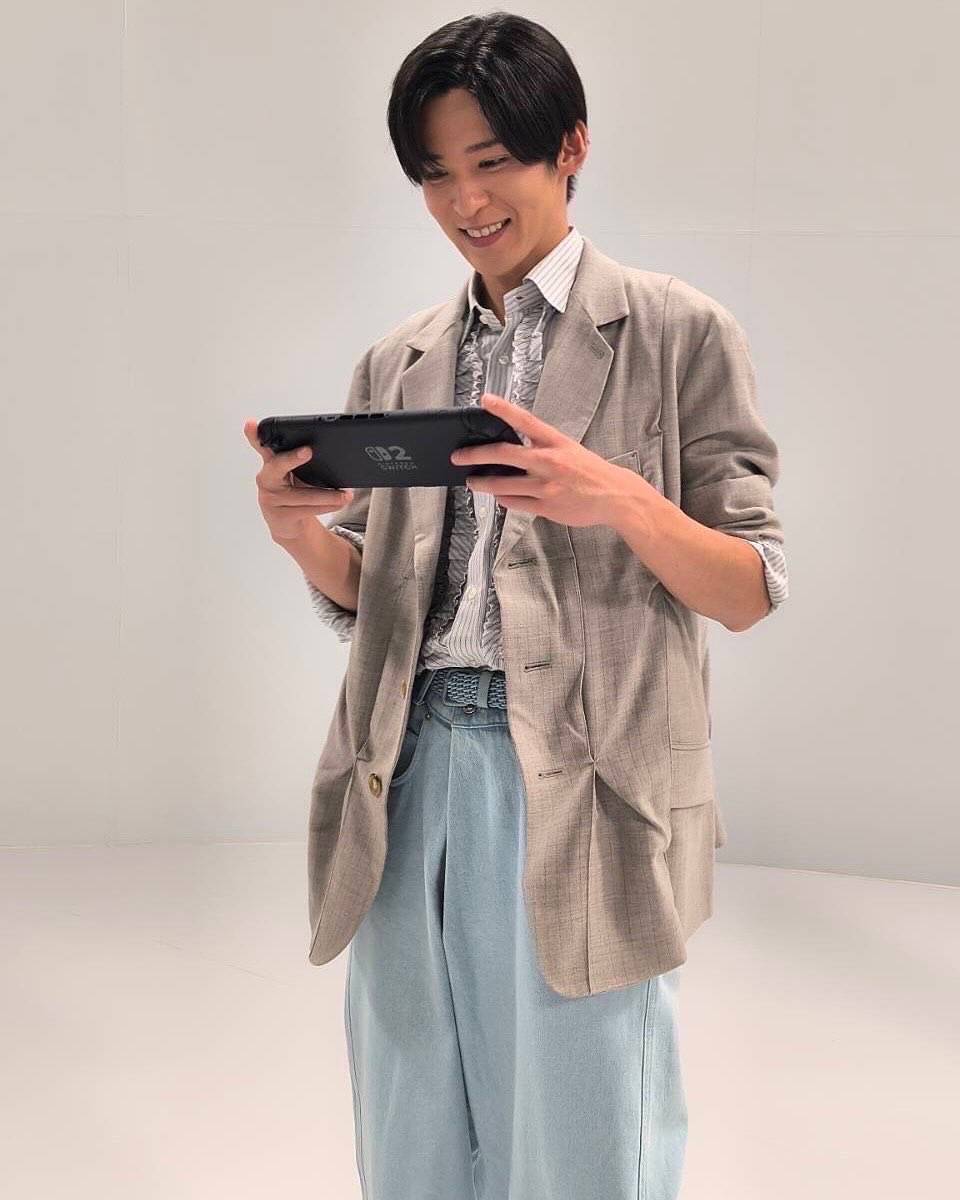 目黒蓮　生写真No.2 ※個別売り可 Amazon.co.jp: Snow Man 公式 生 写真（目黒蓮）SM02314 : おもちゃ
