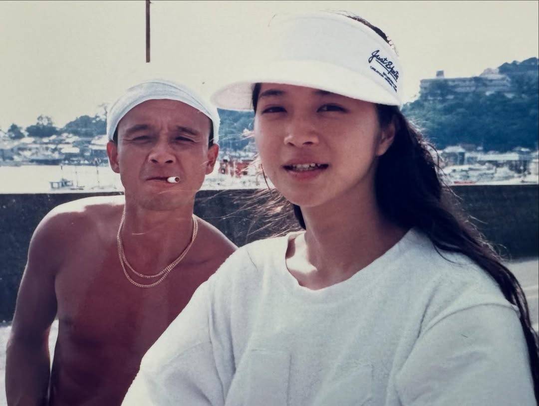 田中美佐子 上半身裸でタバコをくわえる火野さんの隣で…田中美佐子が公開