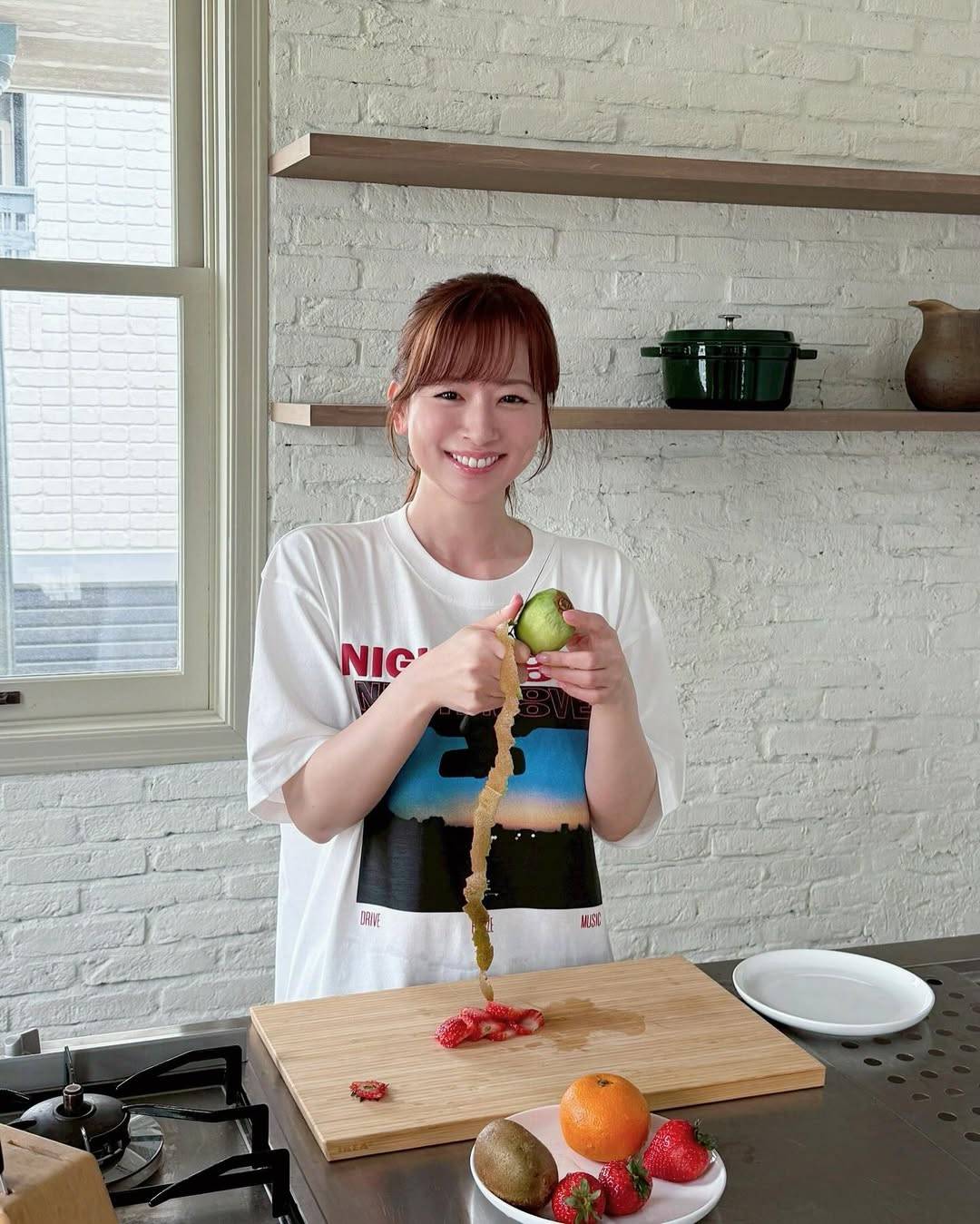 皆藤愛子    モデルプレス 家事できるんだね」41歳、皆藤愛子〝お料理ショット〟にファン仰天「包丁使いうまい」「指先器用」「妻になってくれ」の声（西スポWEB  OTTO!）｜ｄメニューニュース（NTTドコモ）