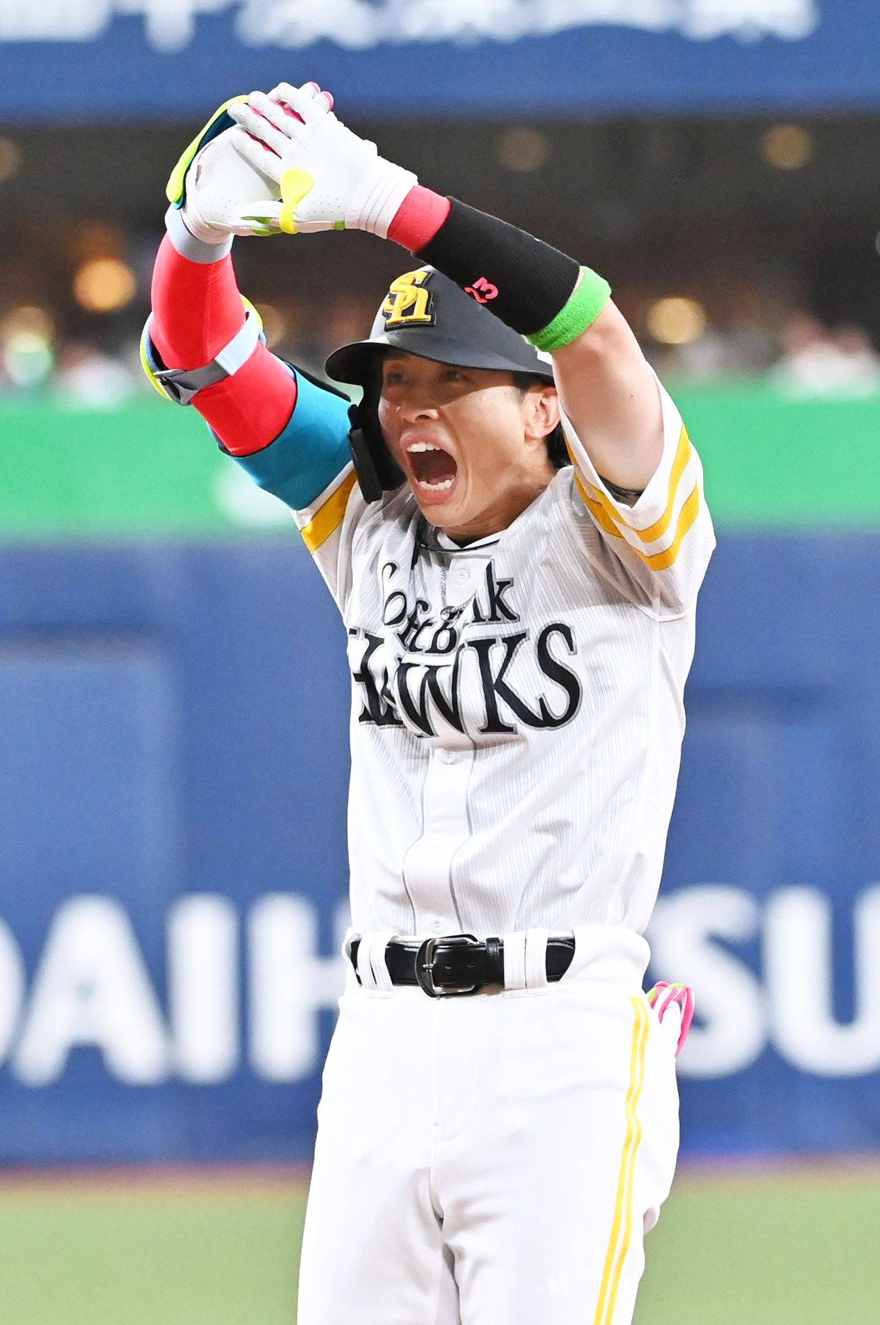 モイネロ右投げでも無双 マイク付き周東佑京と新庄監督が夢の