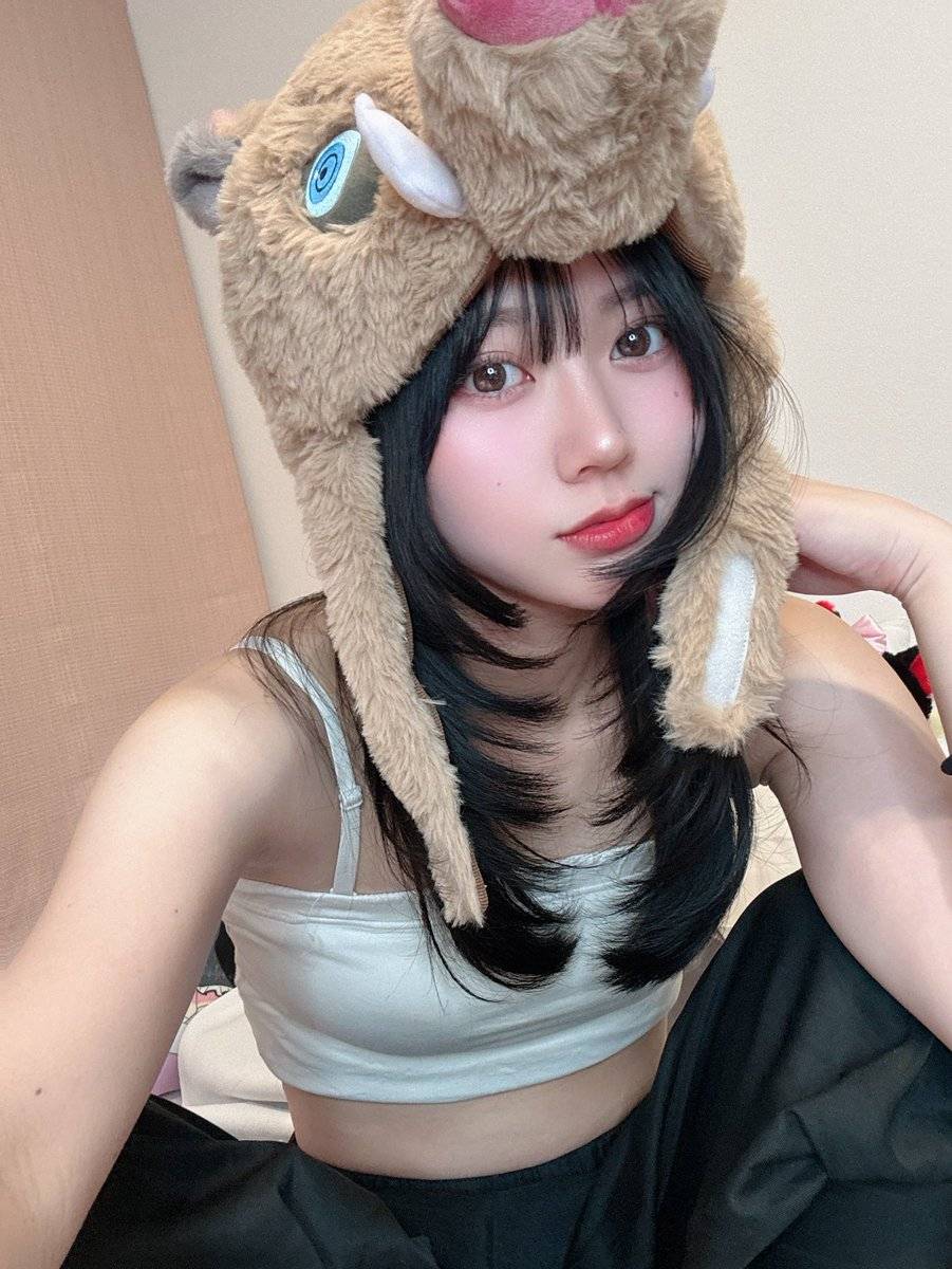 セクシー伊之助」〝鬼滅コスプレ〟で話題 20歳人気レイヤーの