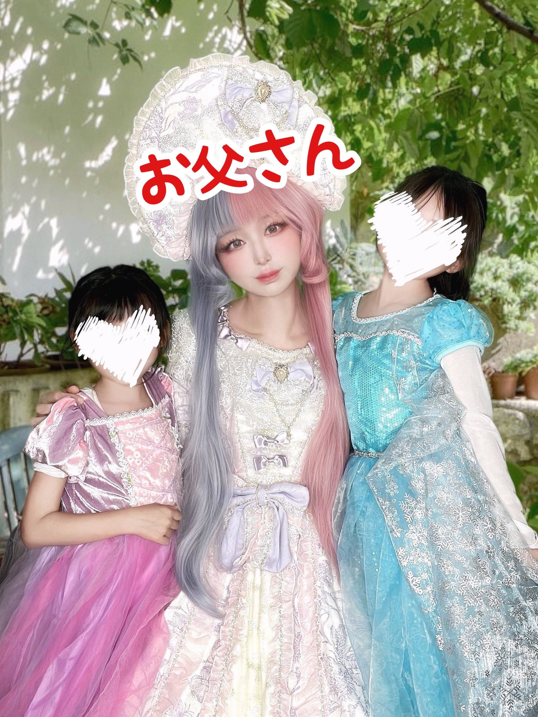 「今年一番我が目を疑った」お父さんは〝男の娘〟48歳歌手の家族ショットが大反響「画像との情報の不一致がすごすぎてさあ」「女子しかいないお家なん ...