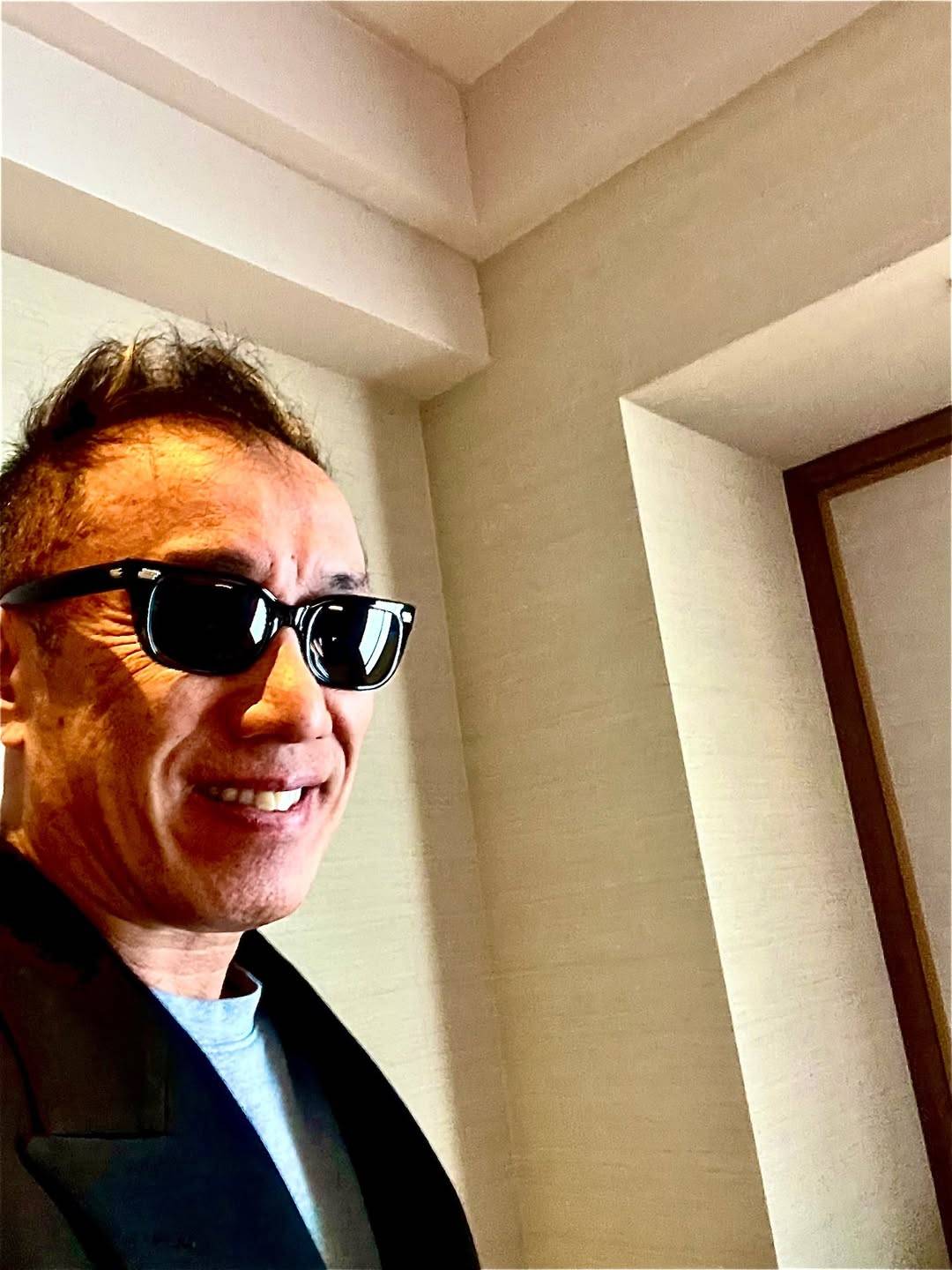 無理はしないで」体調不良で公演中止の翌日〝復帰ショット〟公開の長渕