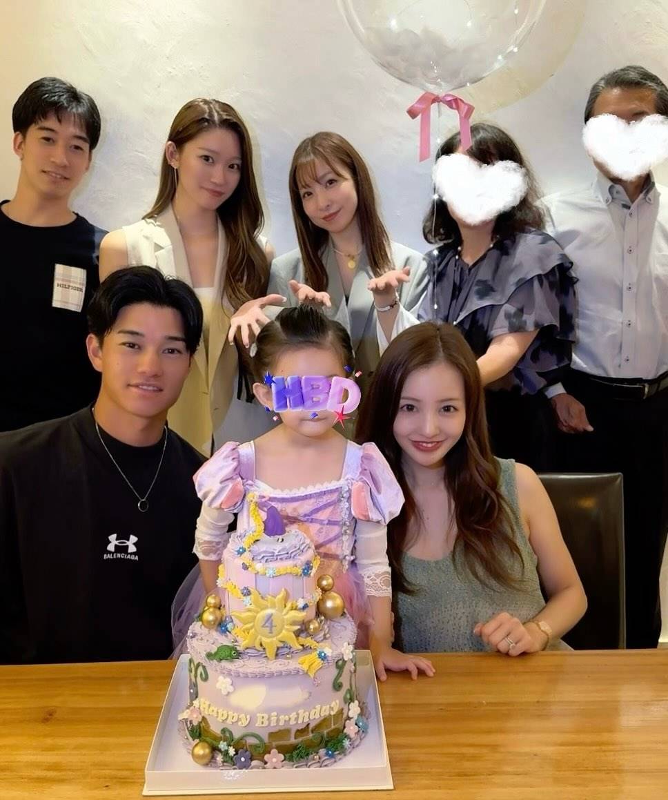 口元、ともちんそっくり」板野友美、4歳娘誕生日〝家族顔出しお祝い