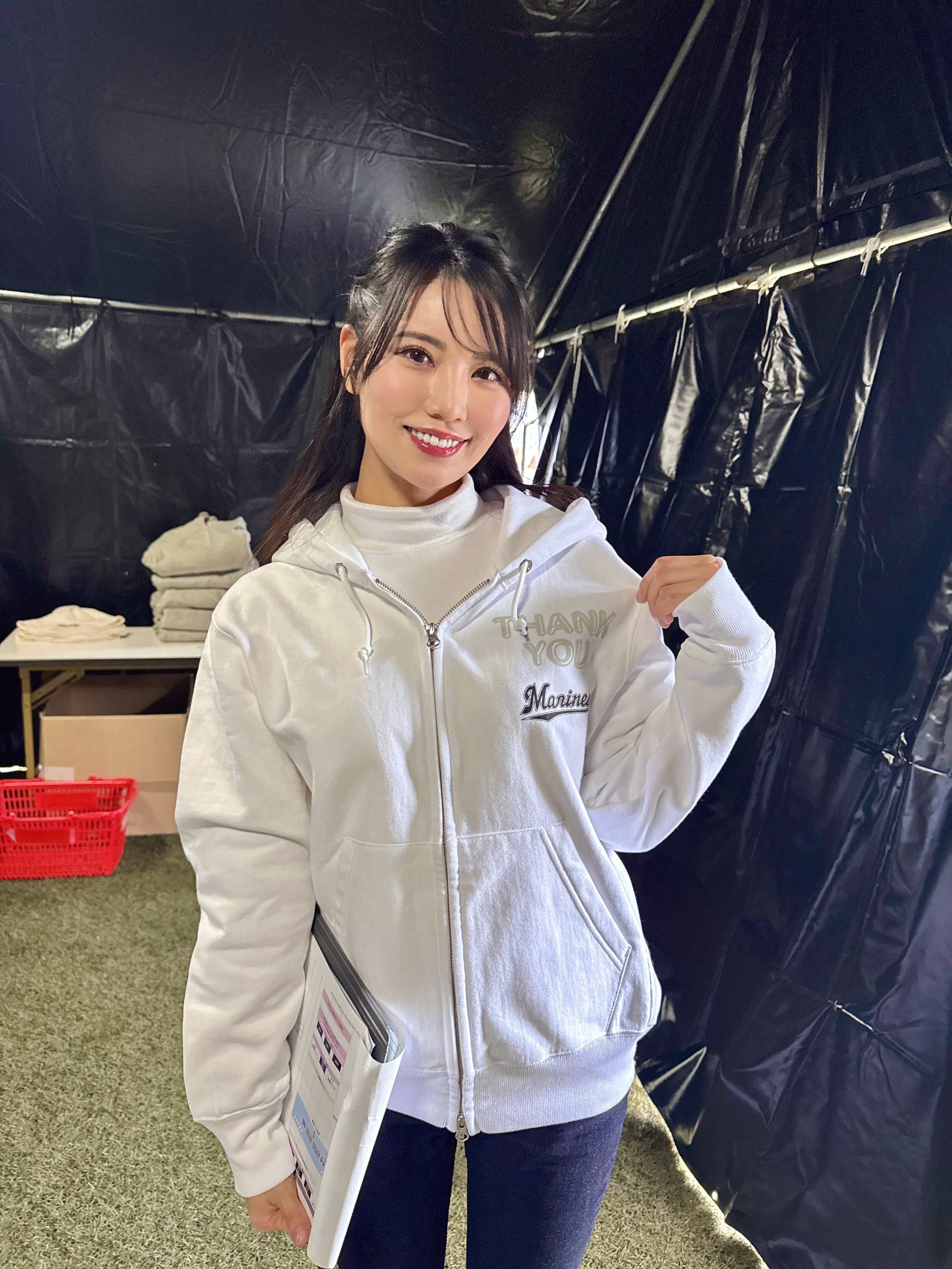 足むっちゃ長くない？」父は守護神〝ヒゲクラ〟36歳元AKBの後ろ姿に