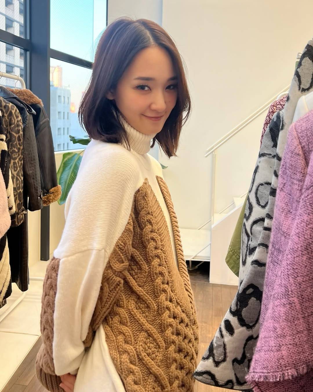 妖艶で困ります」〝ランチパック〟CMでブレイク…〝雰囲気ガラリ〟33歳