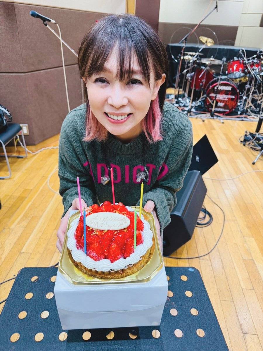 やまだかつてないバンド」から35年…永井真理子〝59歳のピンク髪〟誕生