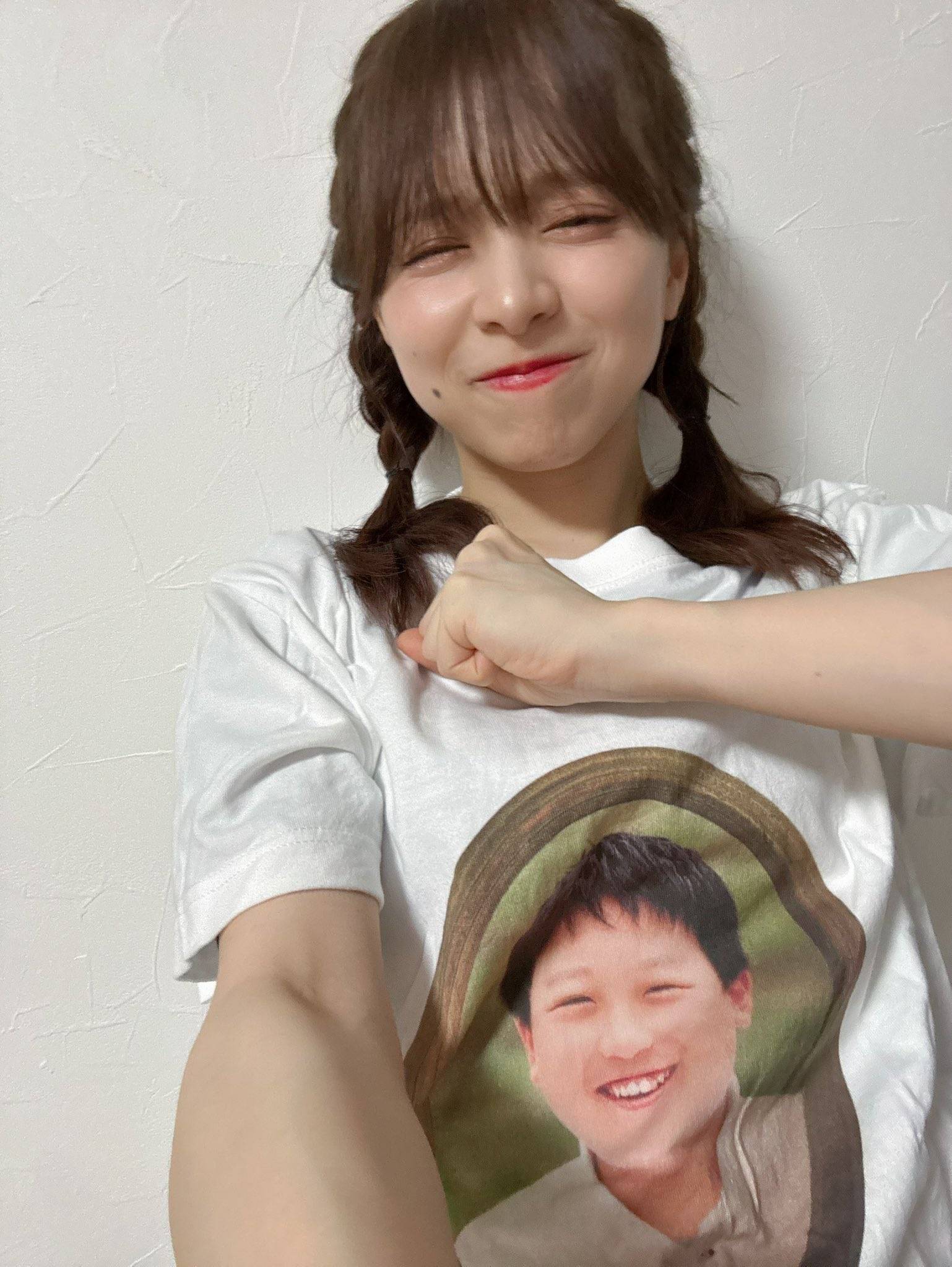 家でもそのTシャツはヲタ活すぎ」AKB48総監督の倉野尾成美〝M-1推しT