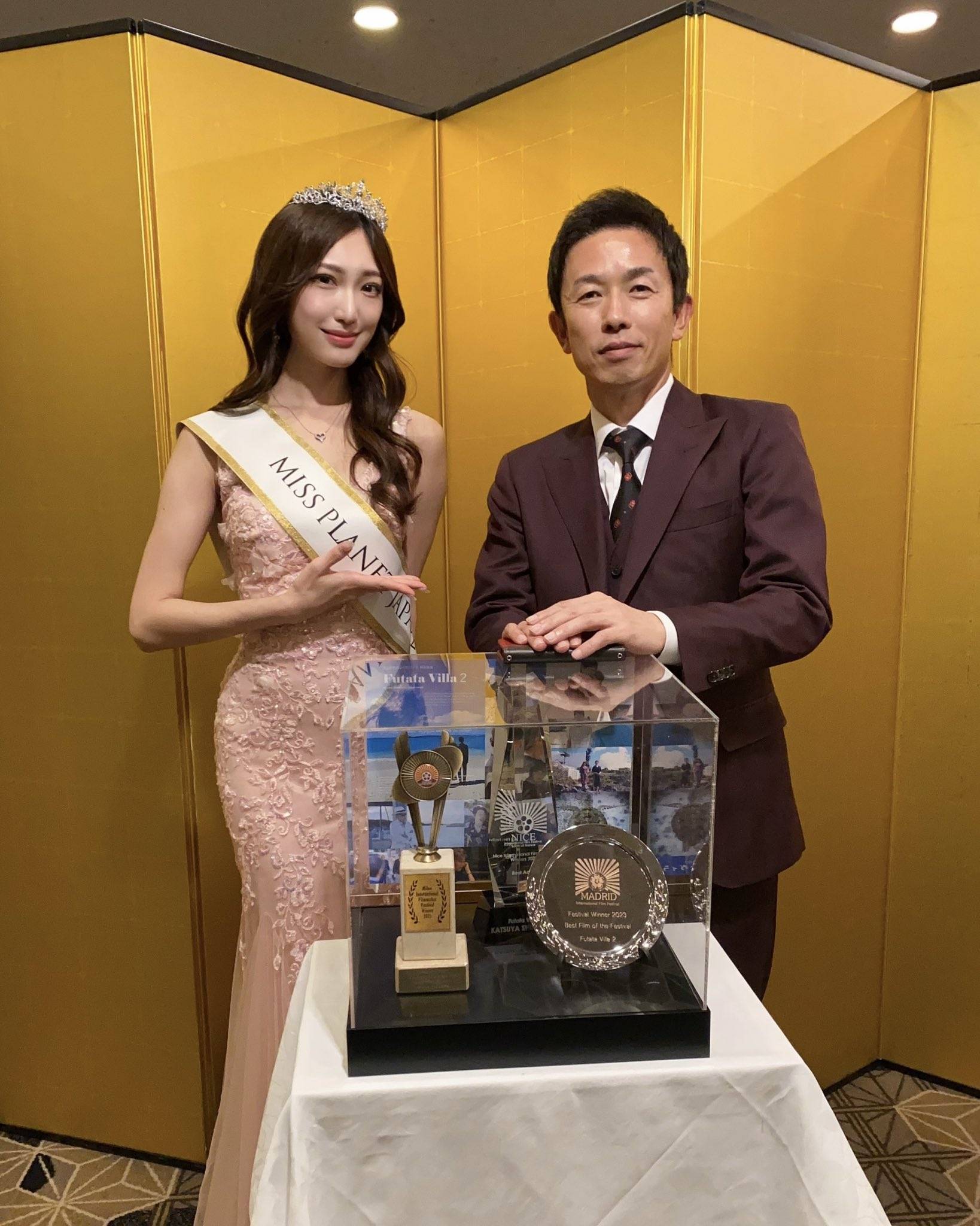 鼻の下伸びてるなぁ？」赤星憲広さん、アイドルとの2ショットに反響