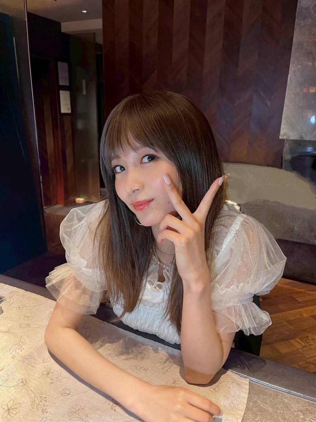 布絵　日本髪女性　【テープ痕、破れあり、折れあり】 布絵 日本髪女性 【テープ痕、破れあり、折れあり】